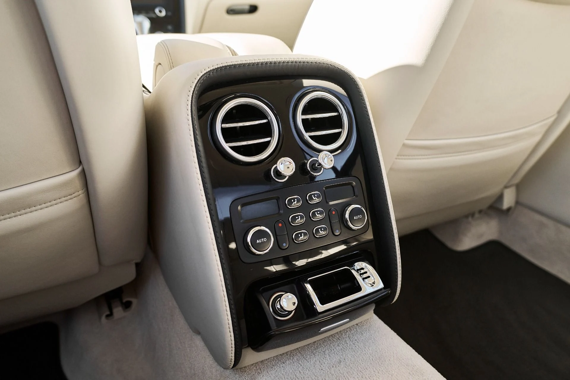 mph044_98930131_Used_2012_Bentley_Continental_Flying_Spur_1765853820_2155ff2866