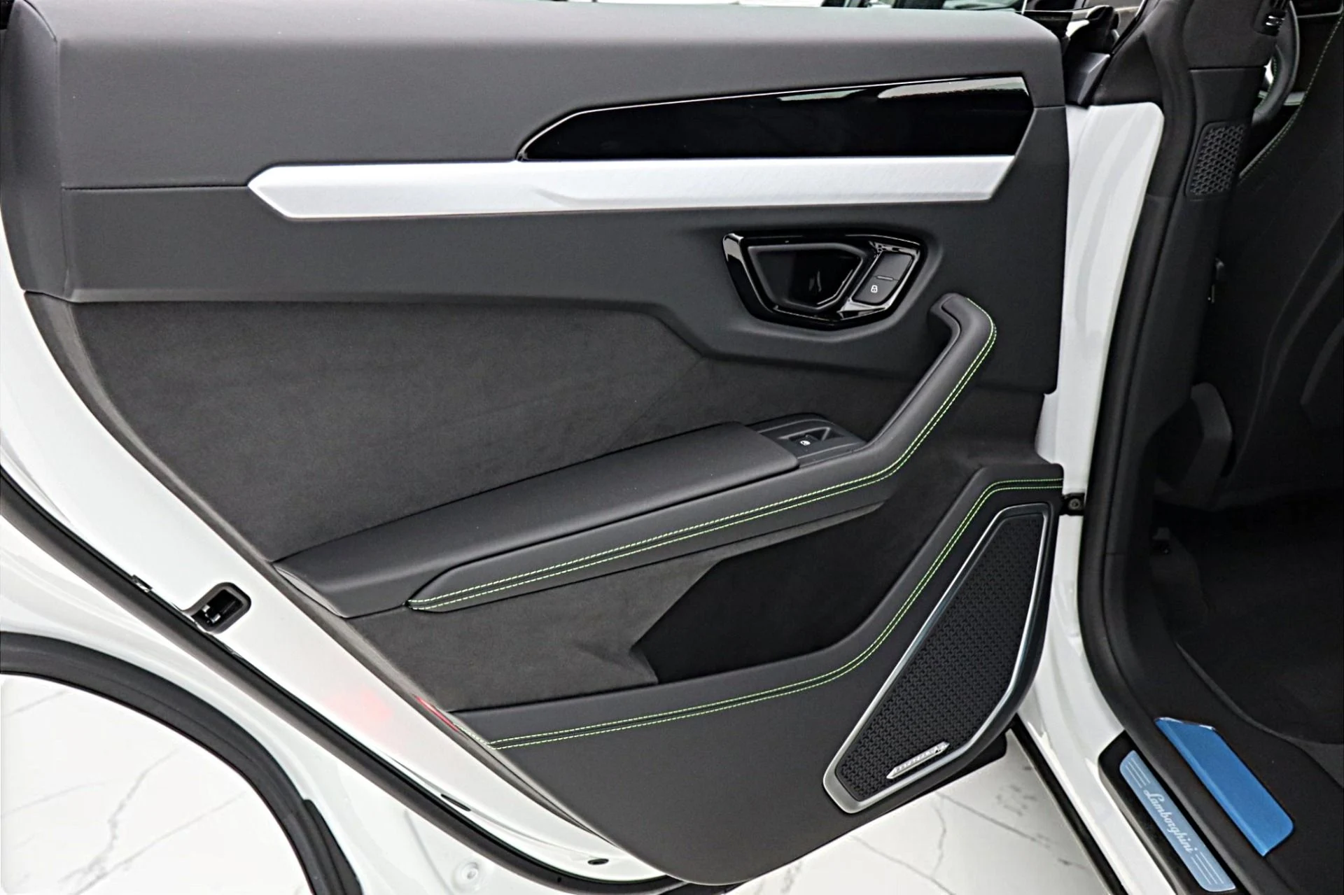 mph044_991426179_New_2026_Lamborghini_Urus_SE_b68e376240