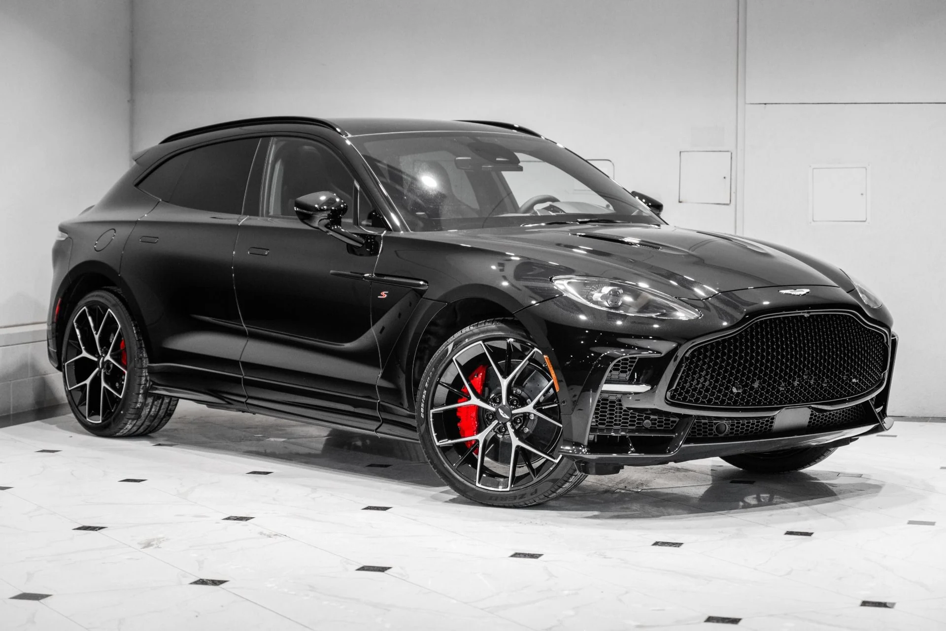 mph045_1007717791_New_2026_Aston_Martin_DBX_S_1765985660_144f272c4c