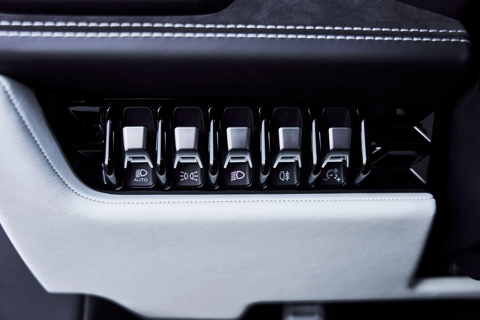 mph045_1008119198_Used_2024_Lamborghini_Huracan_EVO_Base_1774744595_1921735854