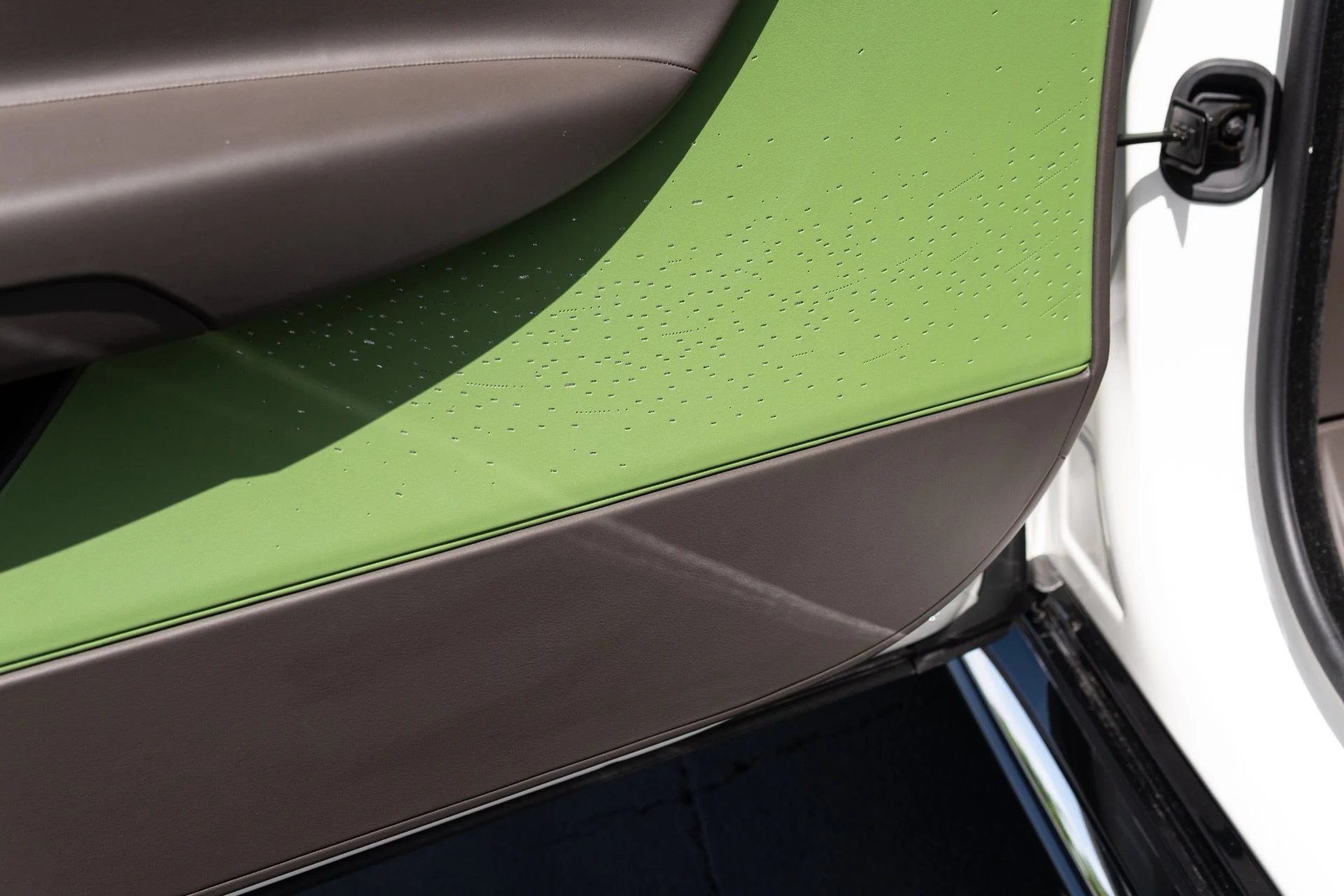 mph045_1014541544_Used_2024_Rolls_Royce_Spectre_1775023108_e140e6965b