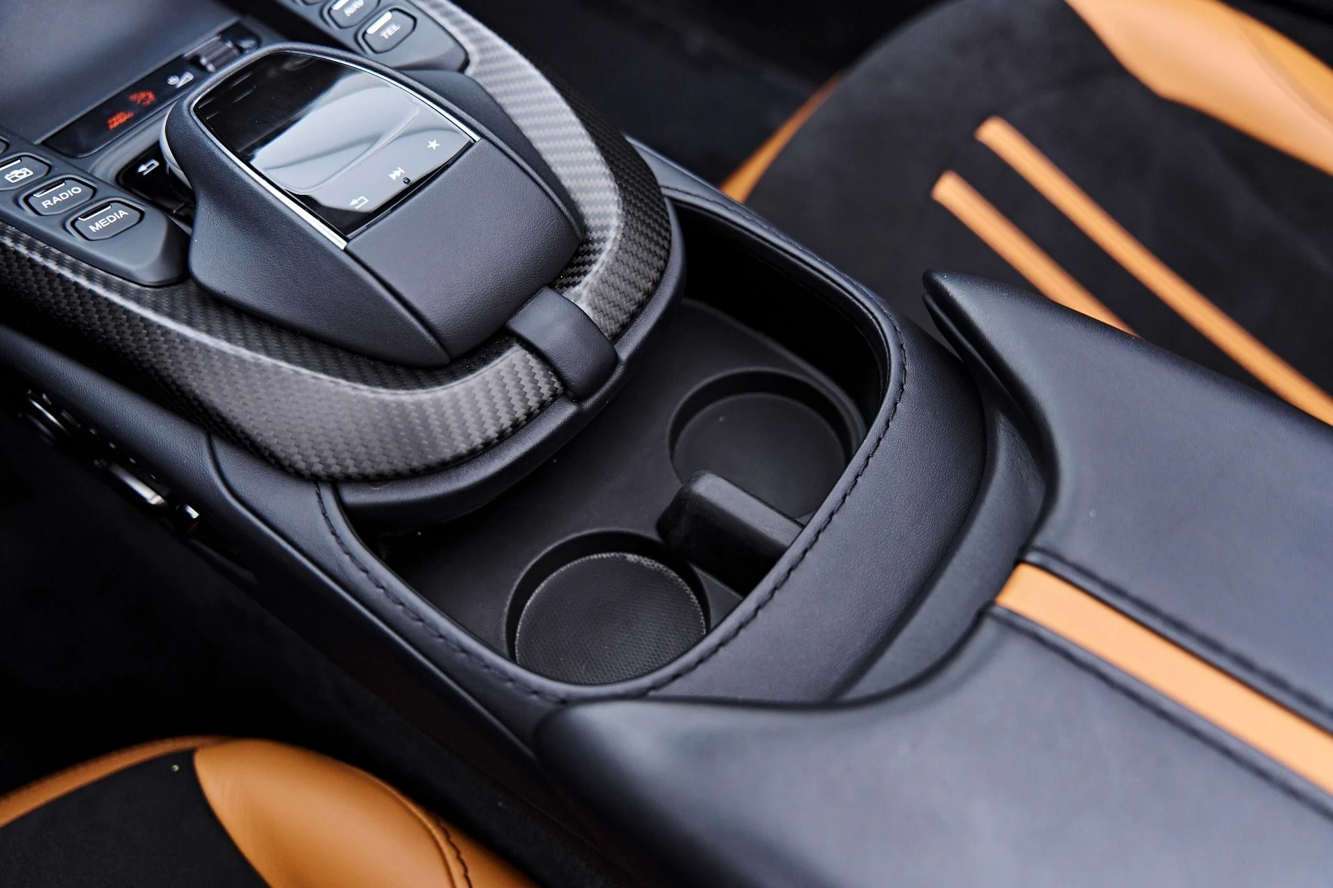 mph045_105126387_Used_2022_Aston_Martin_Vantage_Base_1786226099_9a14bfe818