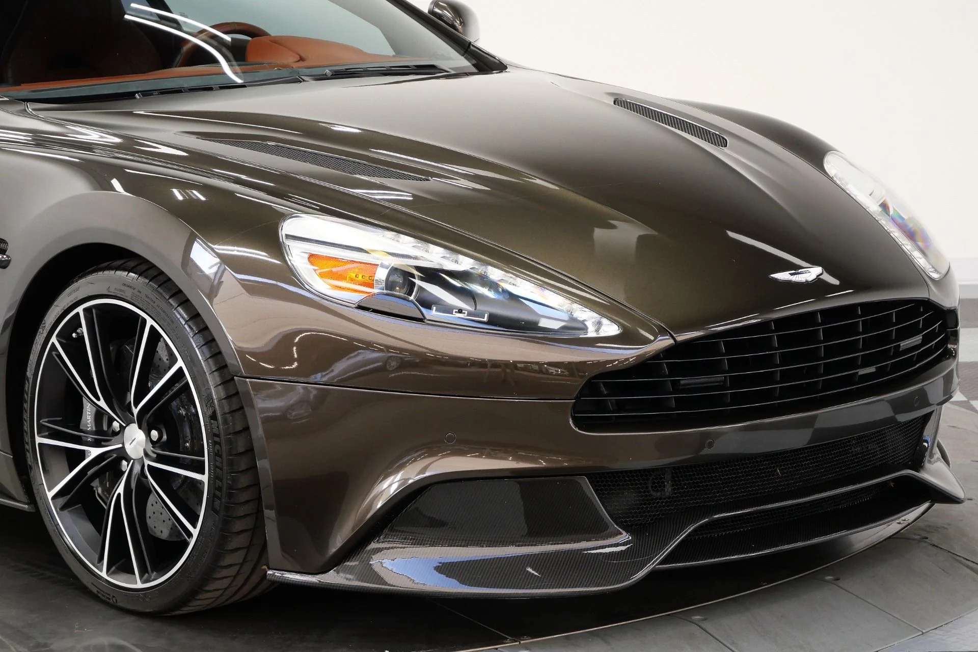 mph045_10593263_Used_2014_Aston_Martin_Vanquish_Hourglass_Quilting_Beautiful_Color_V12_Power_1770409354_1c50d02793
