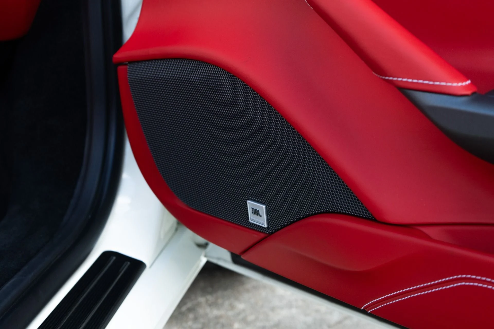 mph045_1060761446_Used_2018_Ferrari_488_Spider_1781219739_9de8c4e8c7