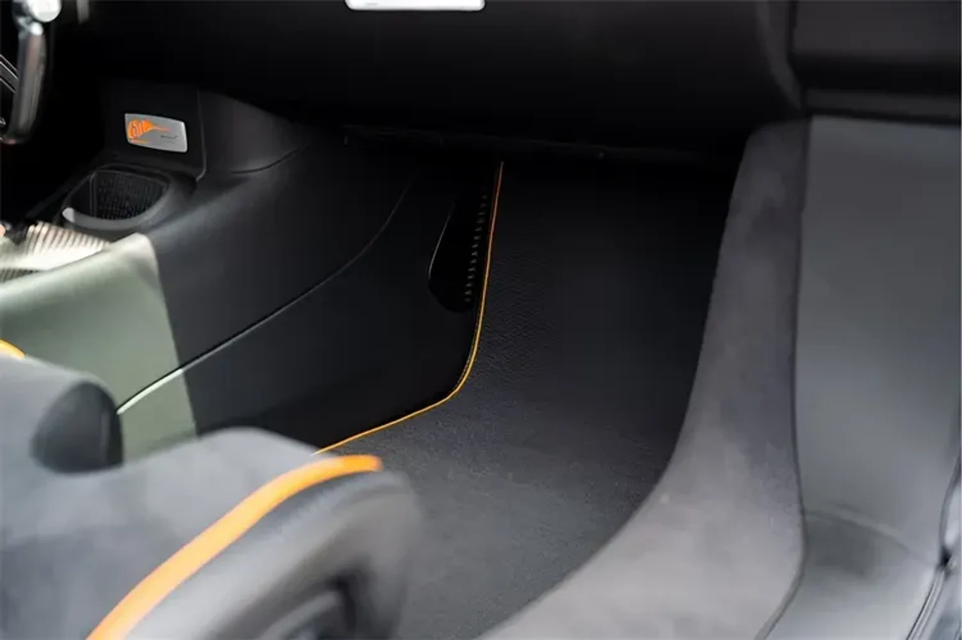 mph045_1061025959_L_Ht_C_Ffd_AT_Ie_Nt8g_Q_med_04218a2ad7