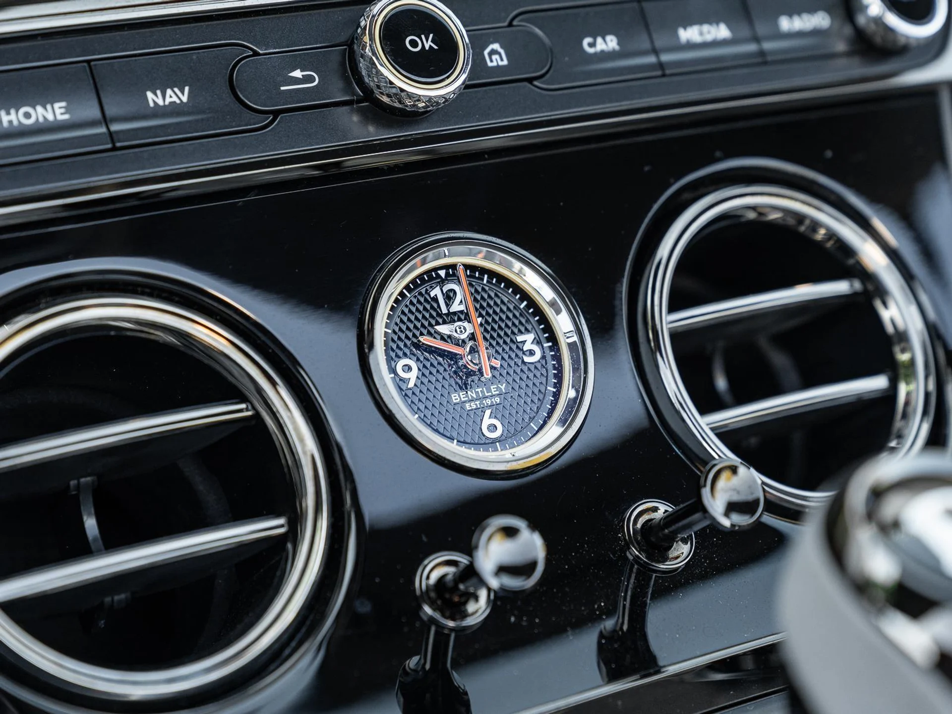 mph045_1061479277_Used_2025_Bentley_Continental_GT_Speed_1770806131_2b4ad16bd6