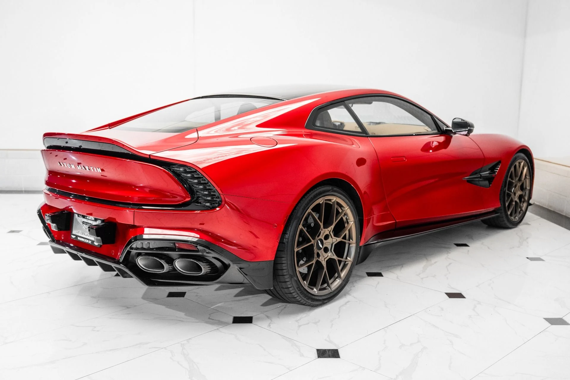 mph045_1061483946_Used_2025_Aston_Martin_Vanquish_1751746222_49988a2fab