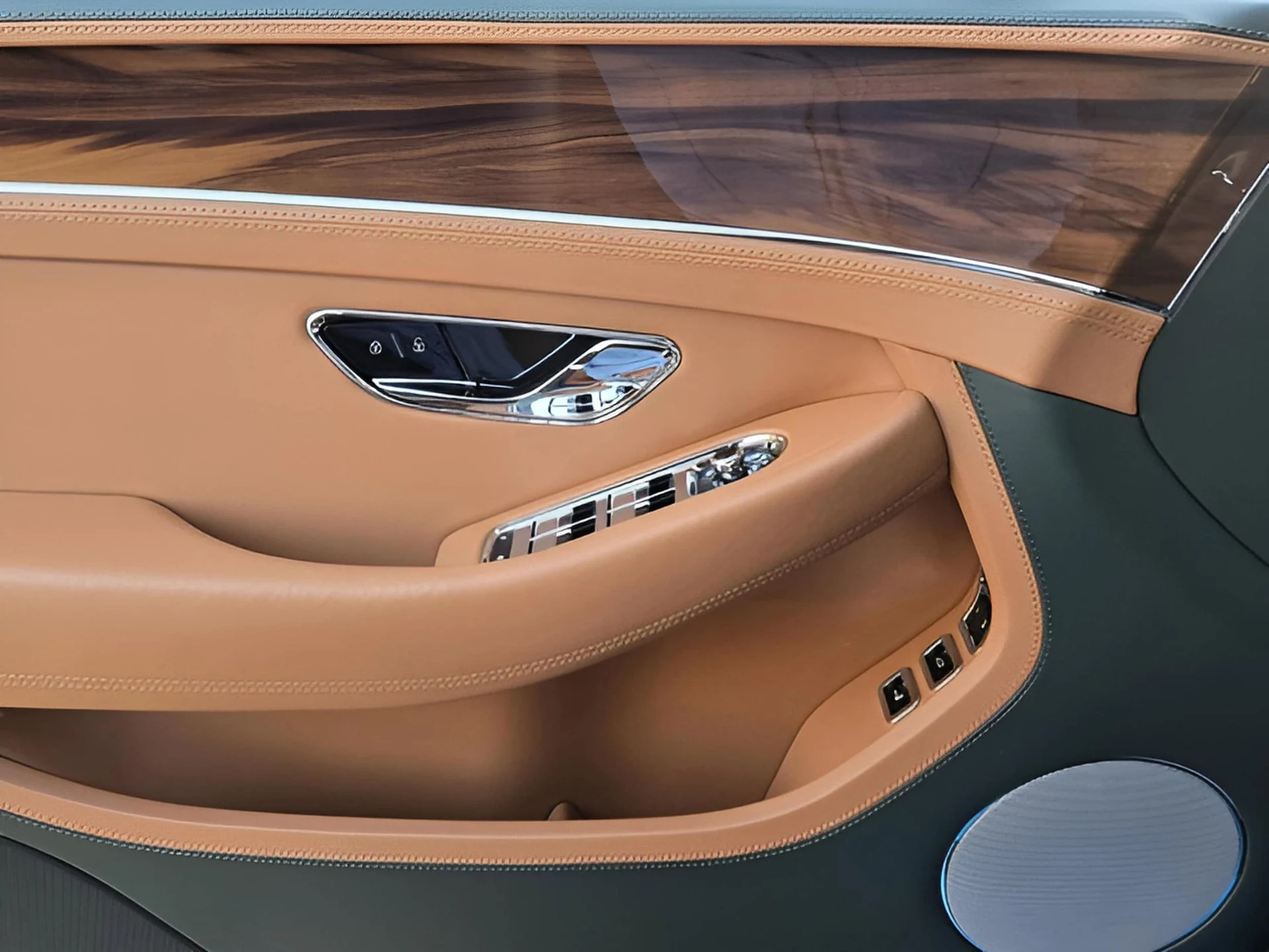 mph045_1071440103_aee1d01ba1b8183575165e92bfc7f79cx_28e5951d89