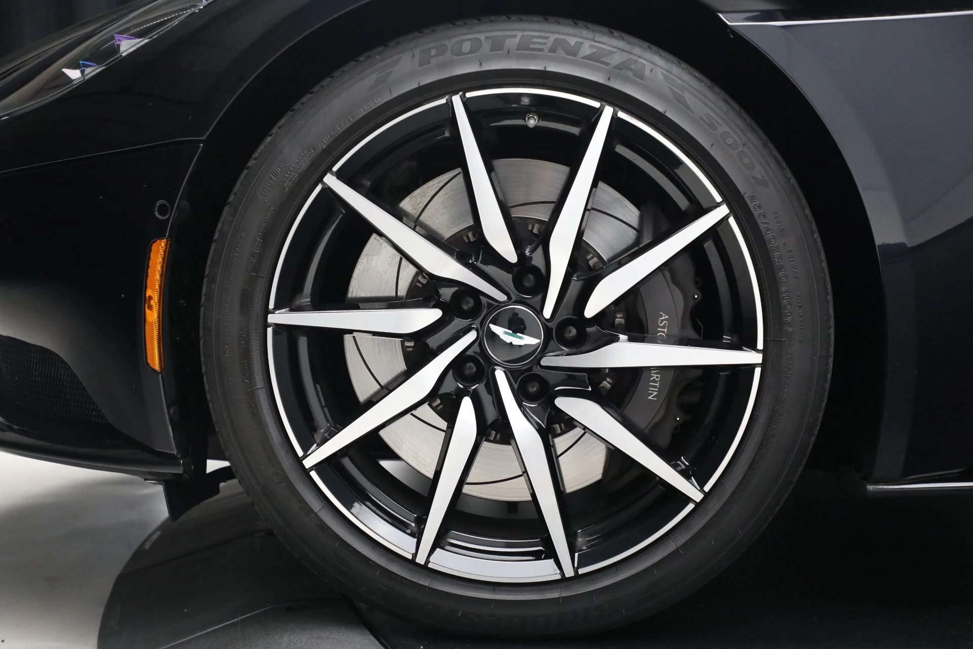mph045_1078704300_Used_2022_Aston_Martin_DB_11_Volante_6c707fd809
