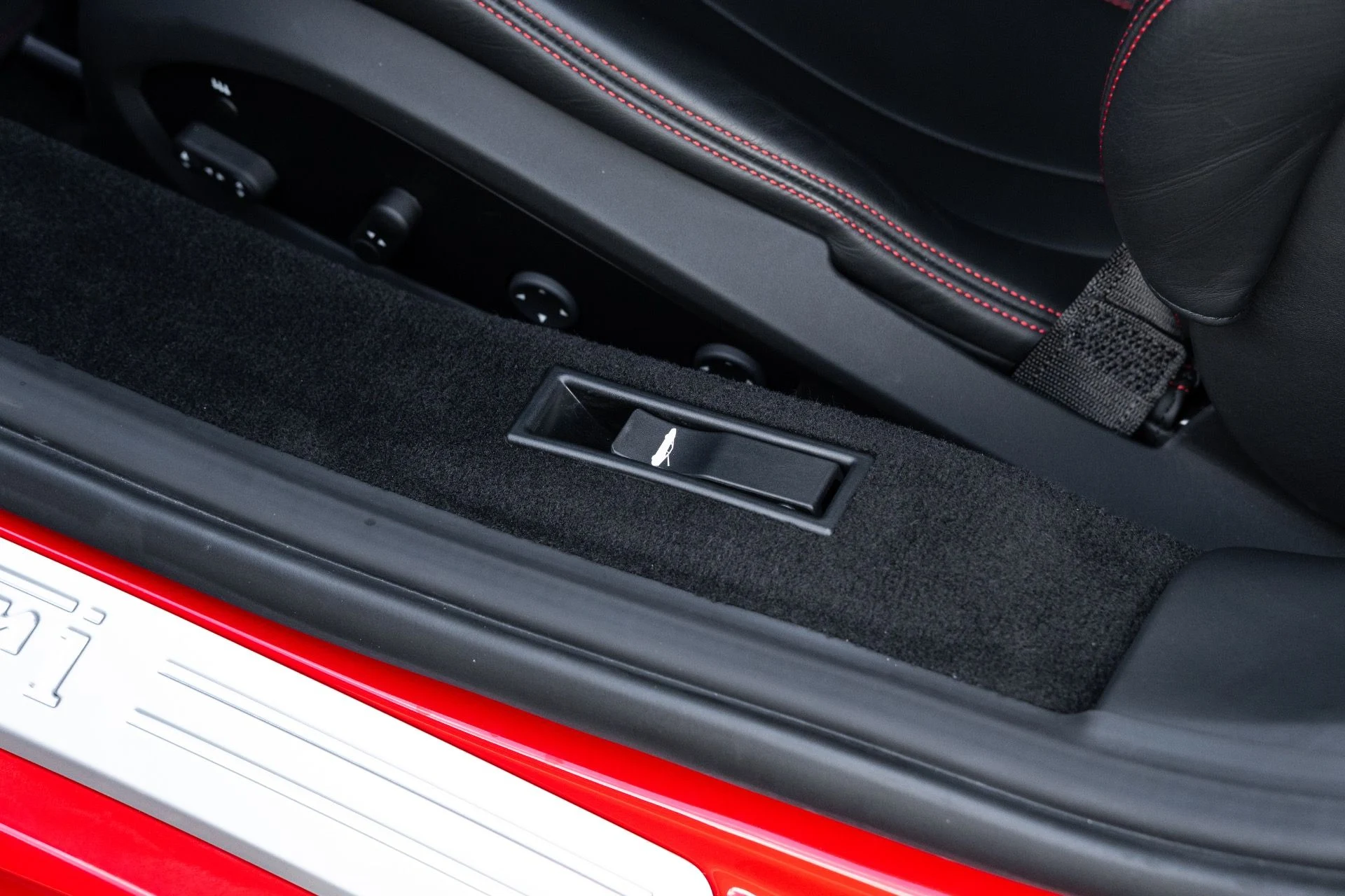 mph045_1084303518_Used_2022_Ferrari_F8_Tributo_1774670303_3e96a4e326