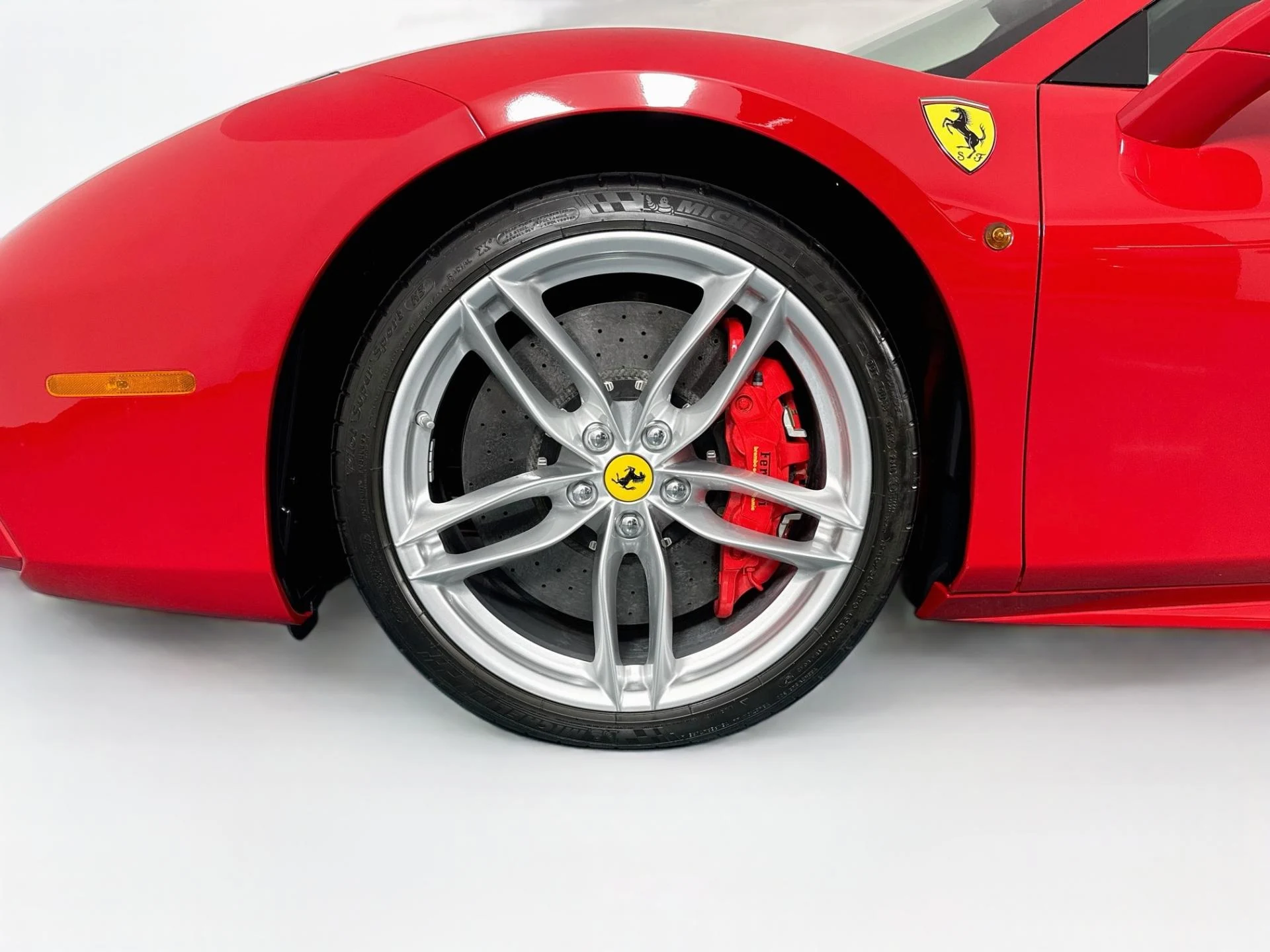 mph045_1098970697_Used_2019_Ferrari_488_Spider_1787009352_7e0fe50c64