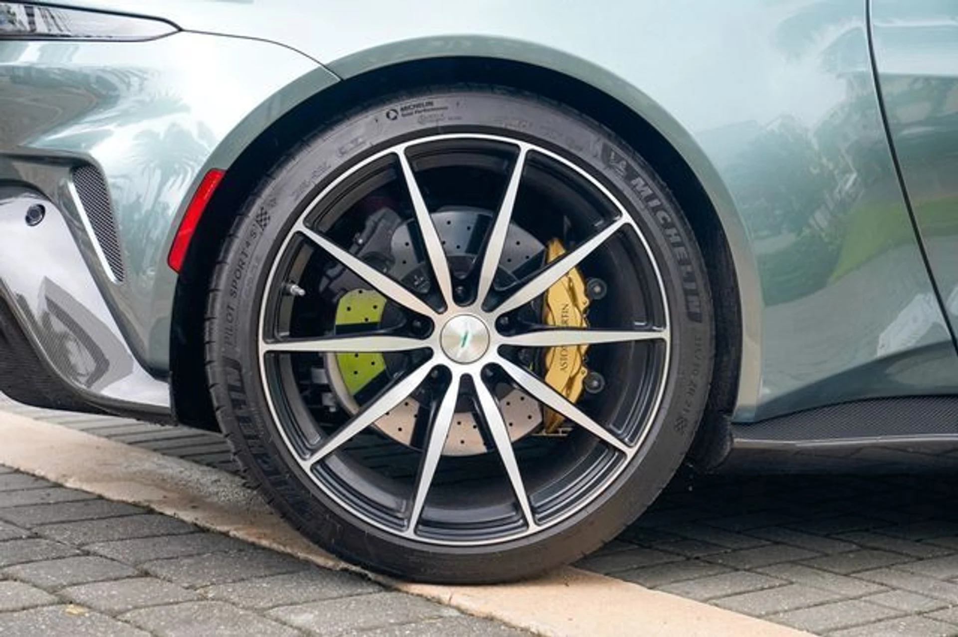 mph045_1100662821_22938048_46_cbbced04ab