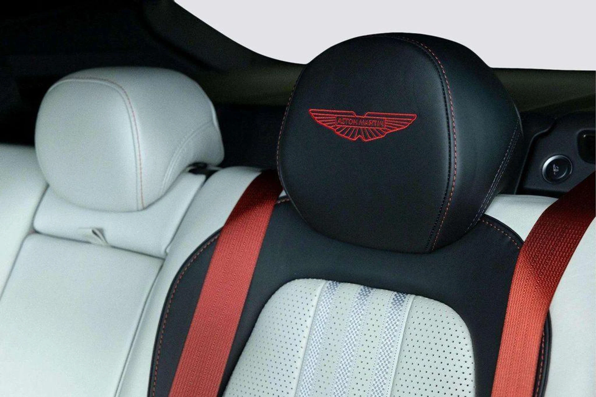 mph045_111880679_b_ns_O1yqi_TF_Fy0_Zr_R_Tf_M_Ivn_W_Xk_Q_8e882033df