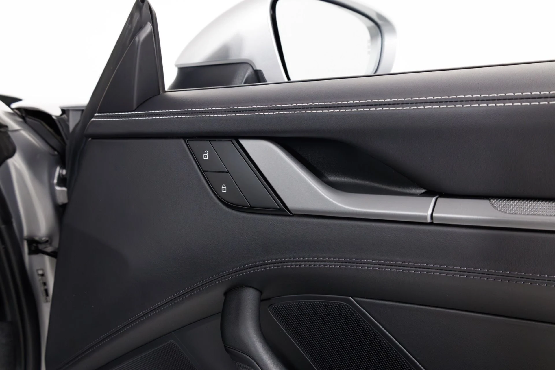 mph045_1129664479_Used_2022_Porsche_911_Carrera_1773941193_ce6002a1e9