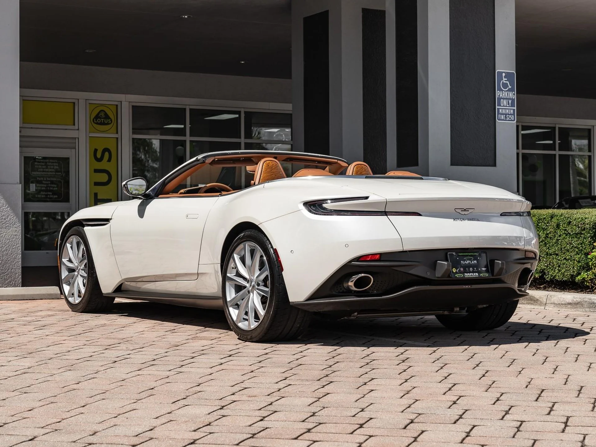mph045_1132723802_Used_2019_Aston_Martin_DB_11_1760731556_0ffc880e65