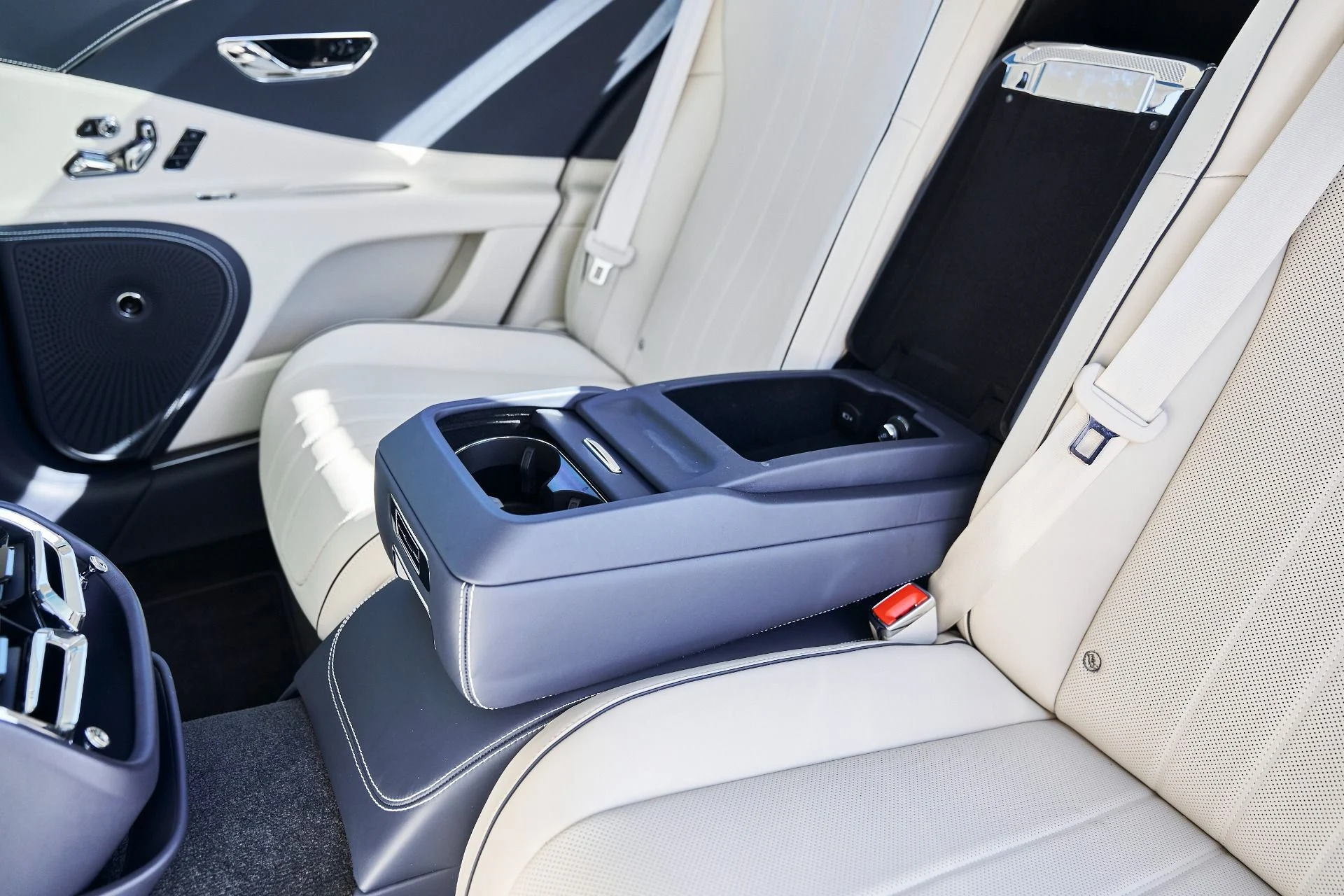 mph045_1146273094_Used_2024_Bentley_Flying_Spur_Mulliner_V8_1773796263_491ca2b277