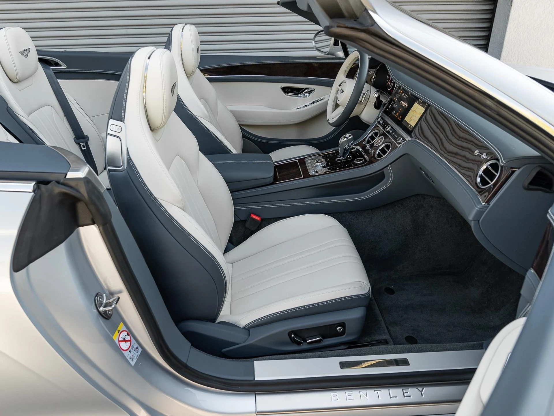 mph045_1158577362_Used_2022_Bentley_Continental_GTC_GT_V8_1777583166_48c9695920