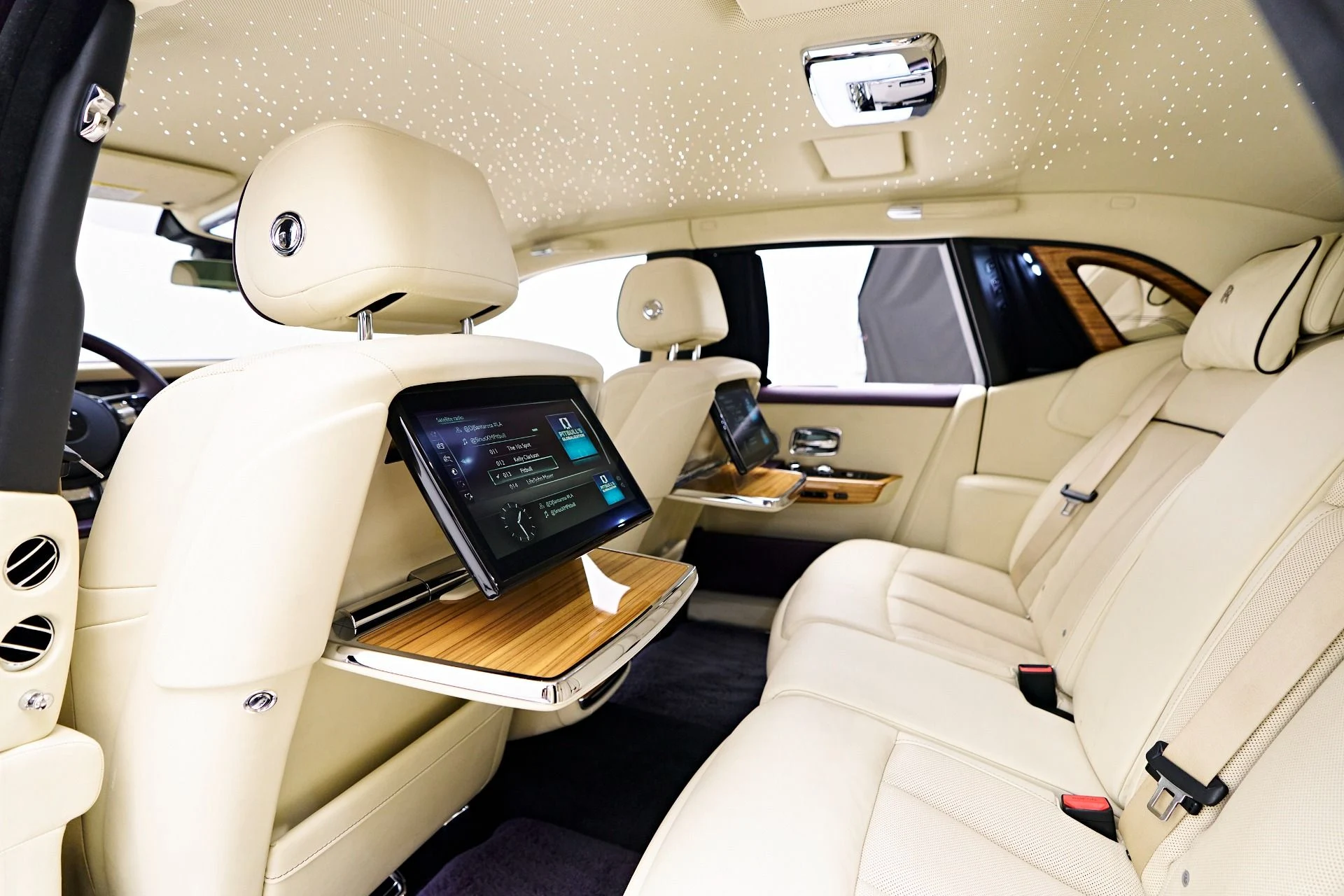 mph045_1165633954_Used_2019_Rolls_Royce_Phantom_Base_1747772635_70c8262b78