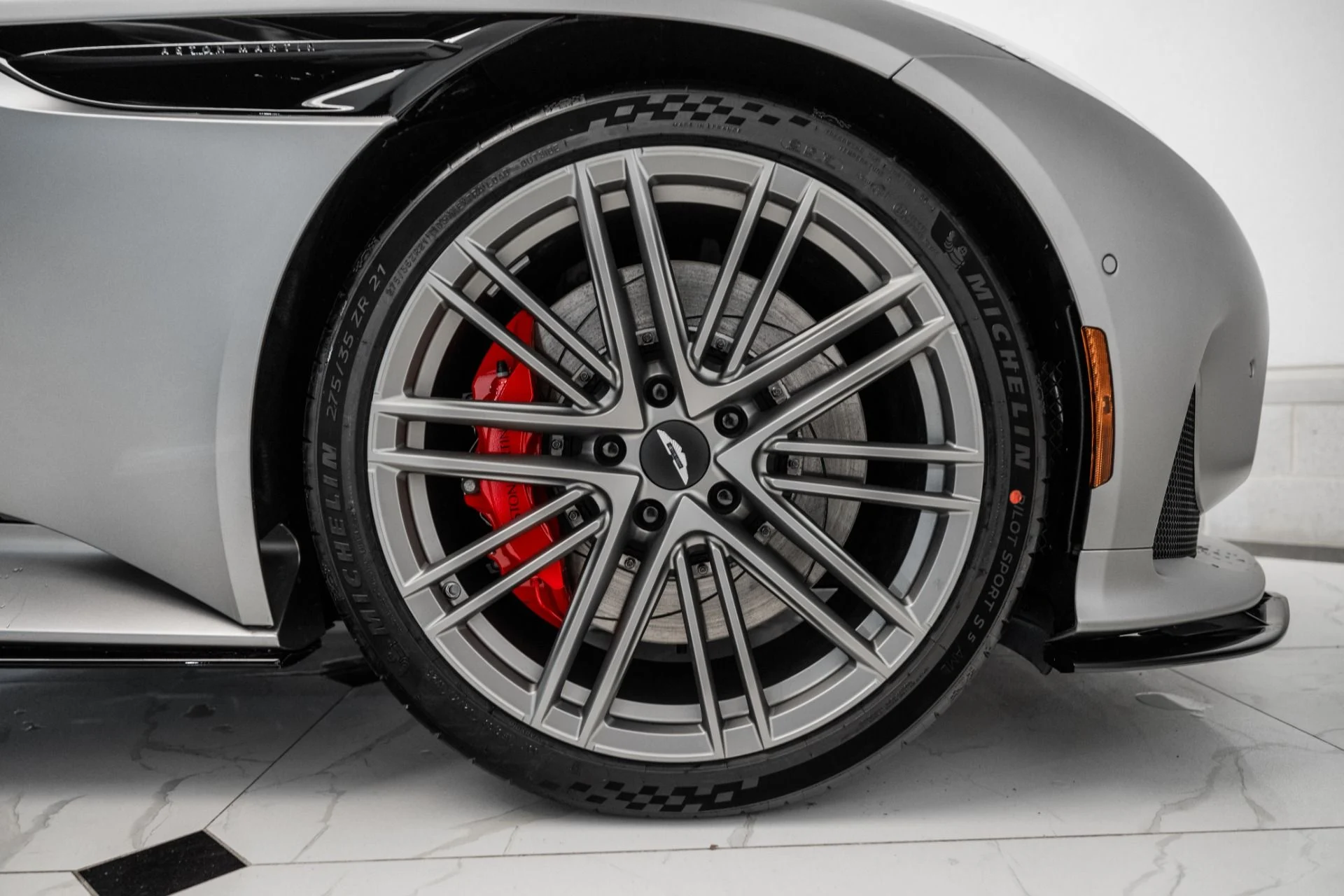 mph045_1165800822_New_2025_Aston_Martin_DB_12_Volante_1735316524_d1c833a1d2