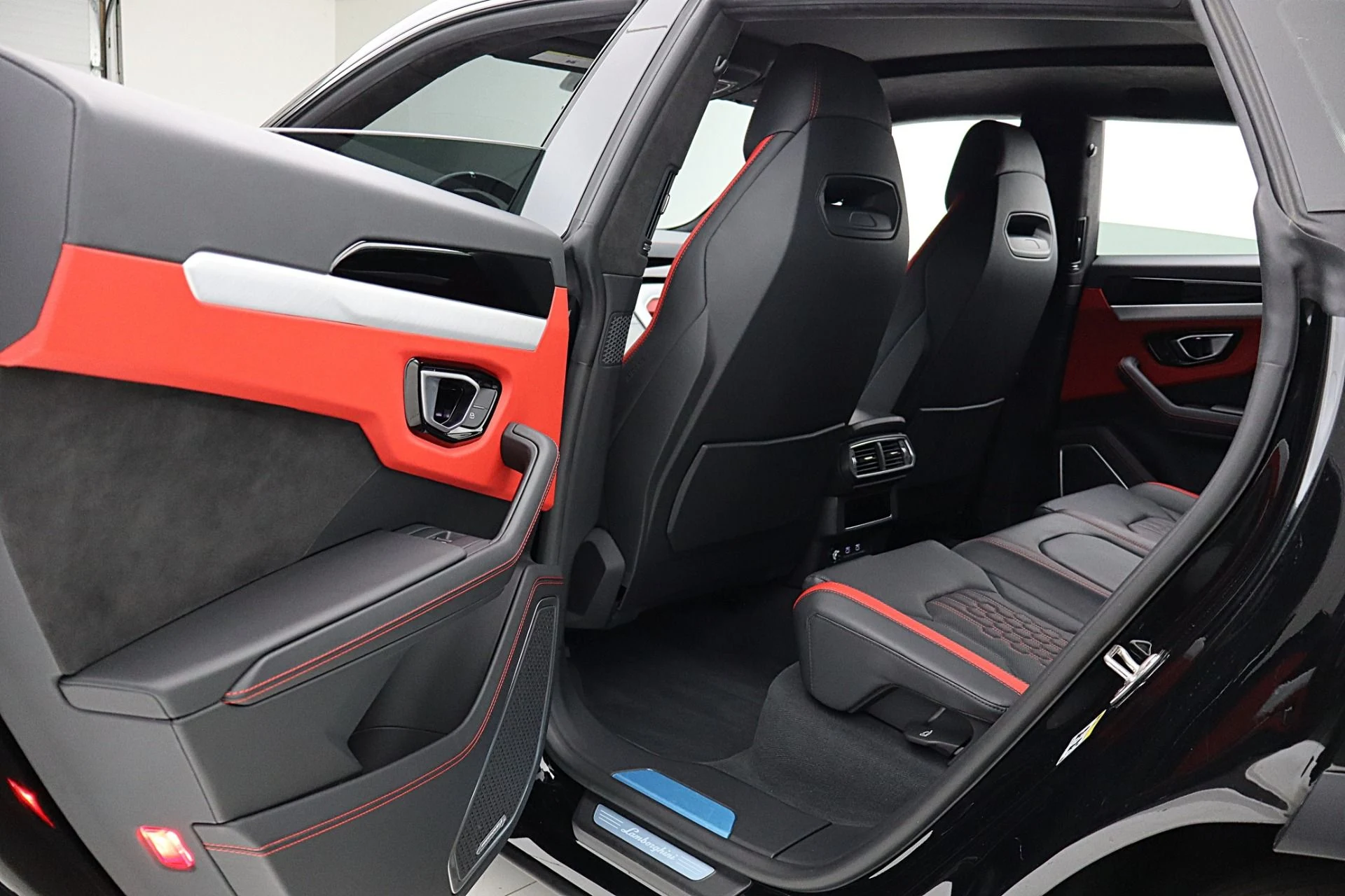 mph045_1167790710_Used_2024_Lamborghini_Urus_SLEASE_OPTIONS_AVAILABLE_43ca2a5144