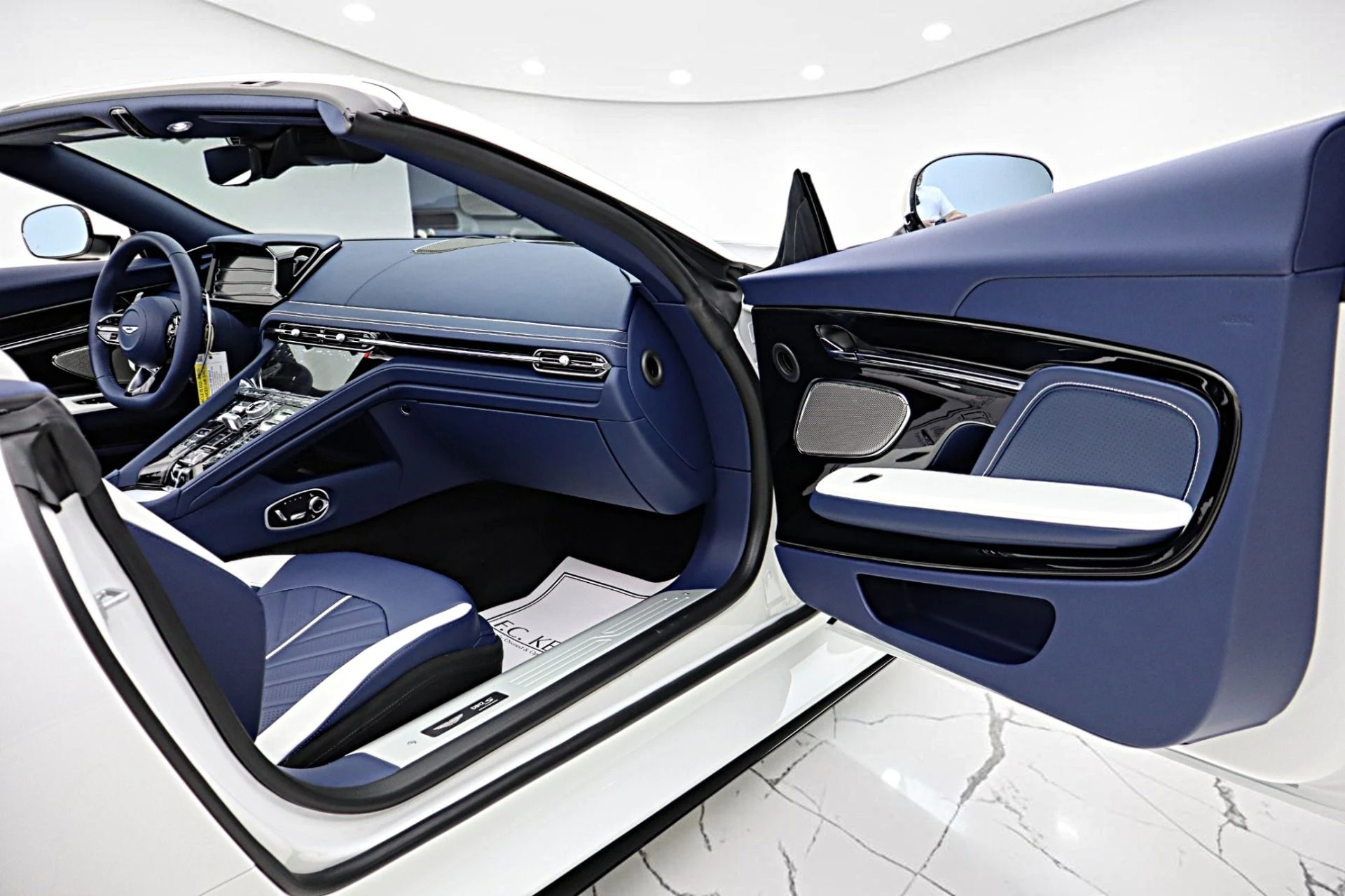 mph045_117356381_New_2026_Aston_Martin_DB_12_S_Volante_6f20265714