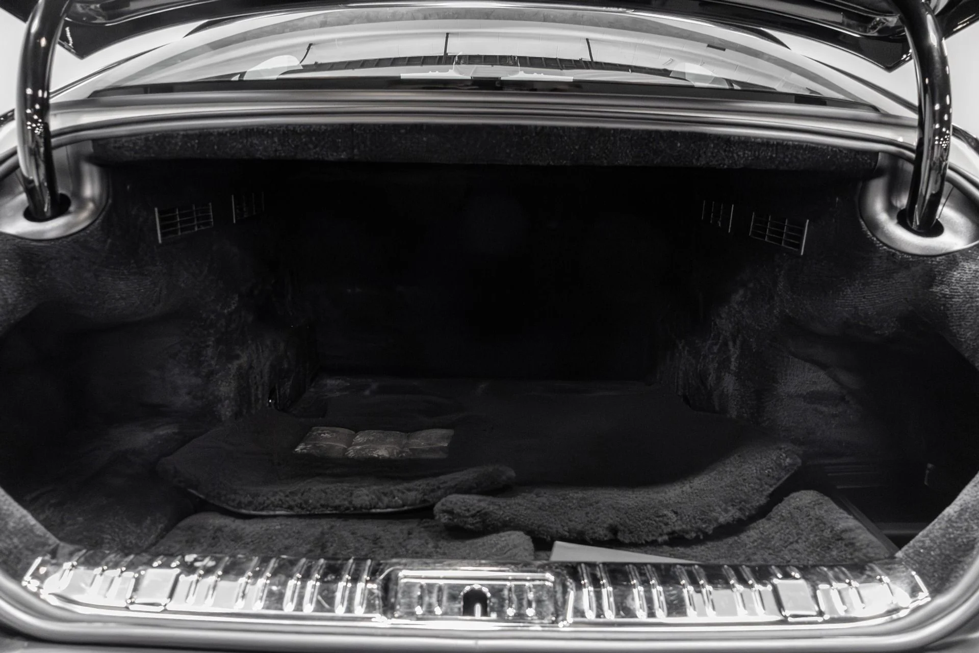 mph045_1194655461_Used_2014_Rolls_Royce_Wraith_1768708128_f019702191