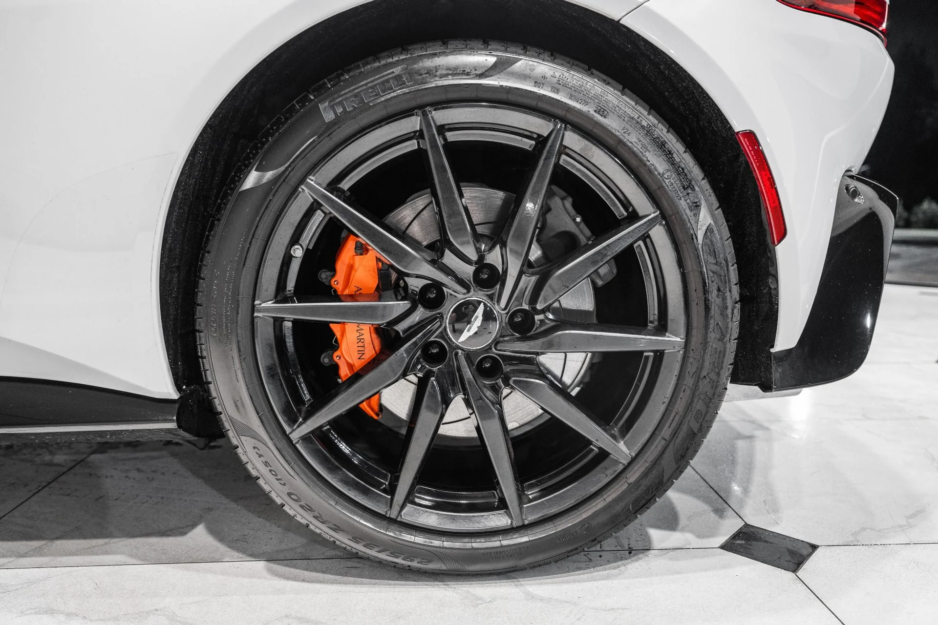 mph045_1200661282_Used_2019_Aston_Martin_Vantage_1790176598_0a1350f941