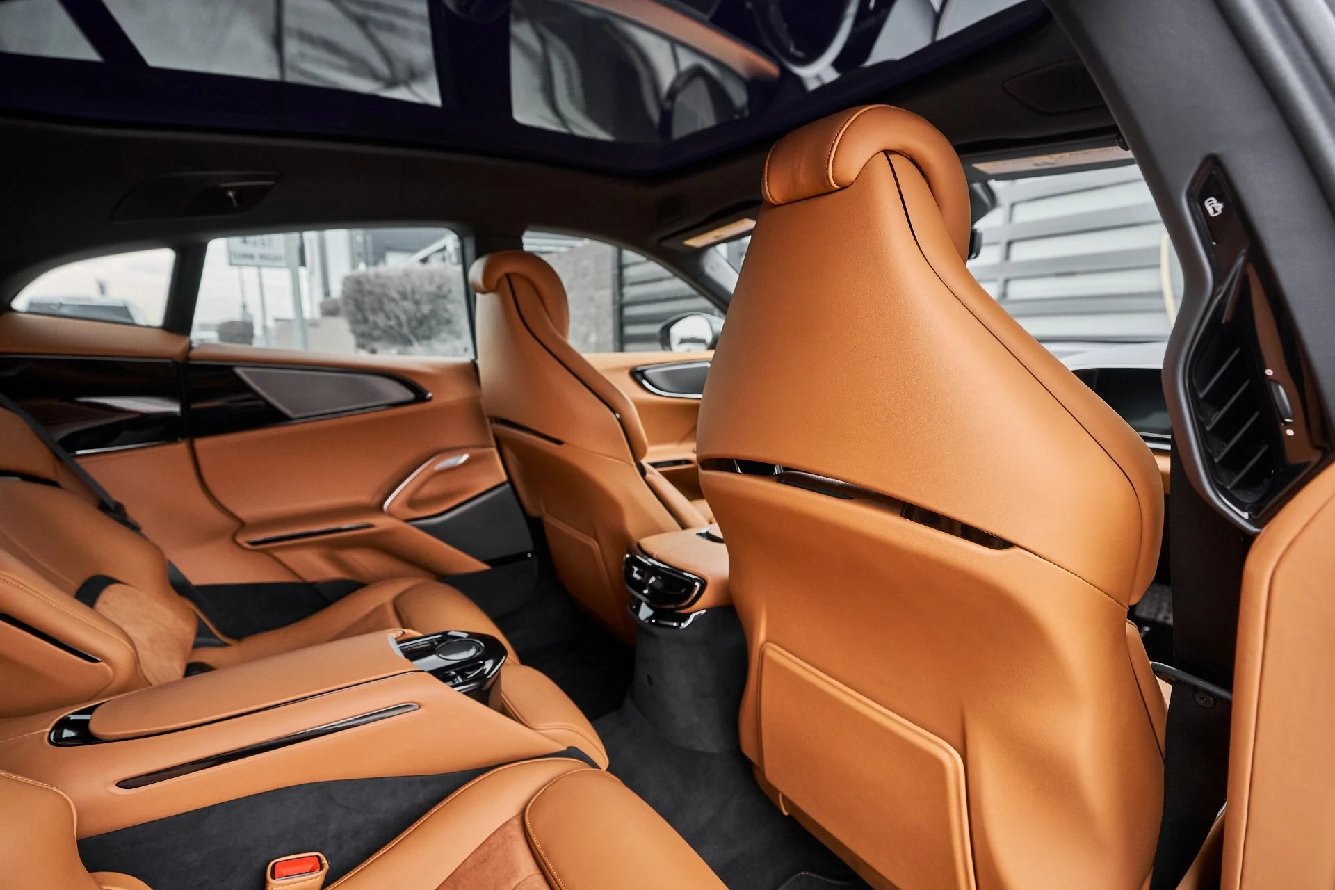 mph045_1205363723_Used_2025_Ferrari_Purosangue_1762993306_c812d3eac7