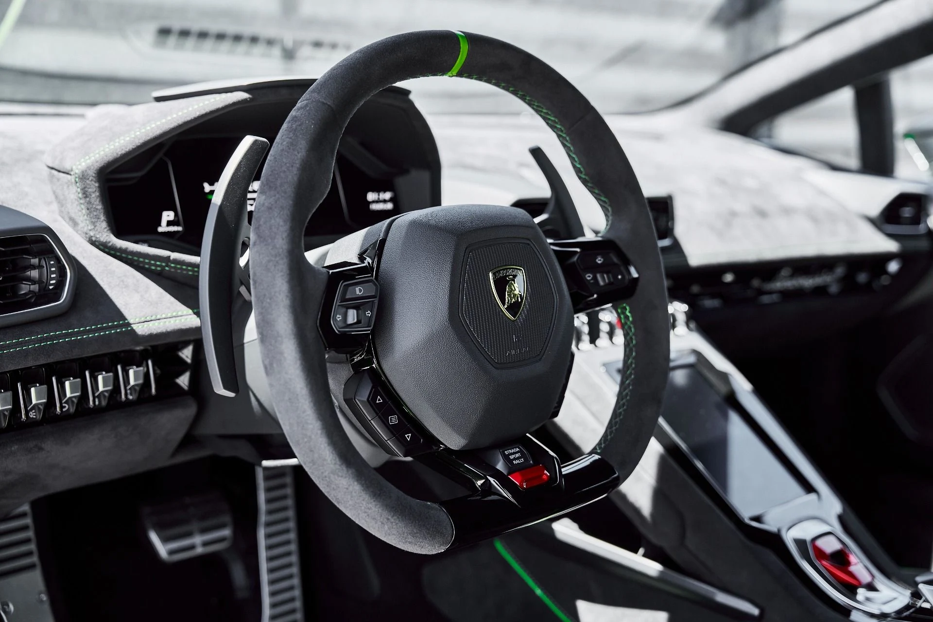 mph045_1220742466_Used_2023_Lamborghini_Huracan_Sterrato_Base_1779238897_7c0360f544