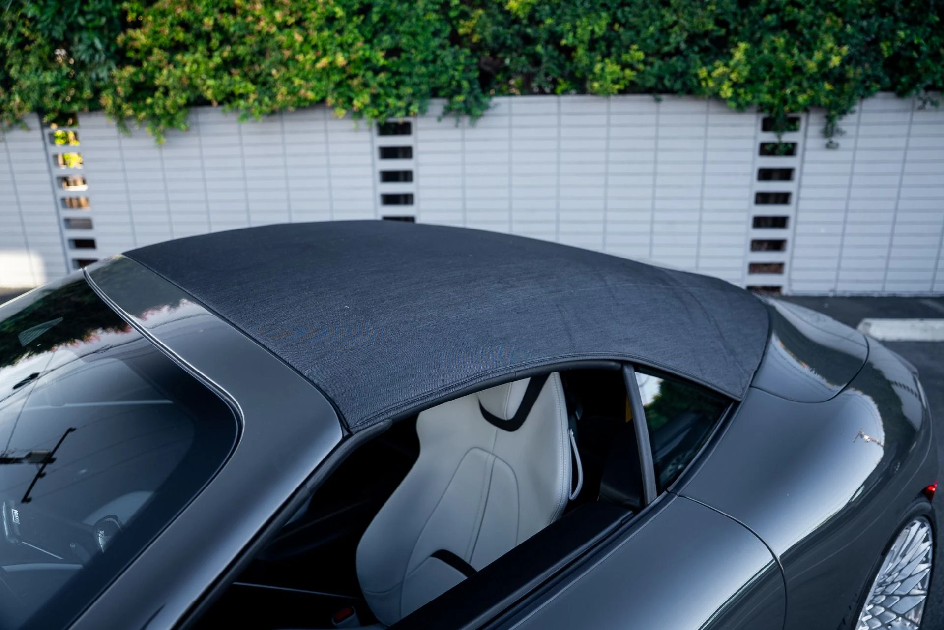 mph045_1230235121_Used_2024_Ferrari_Roma_Spider_1764029045_3d8b028774