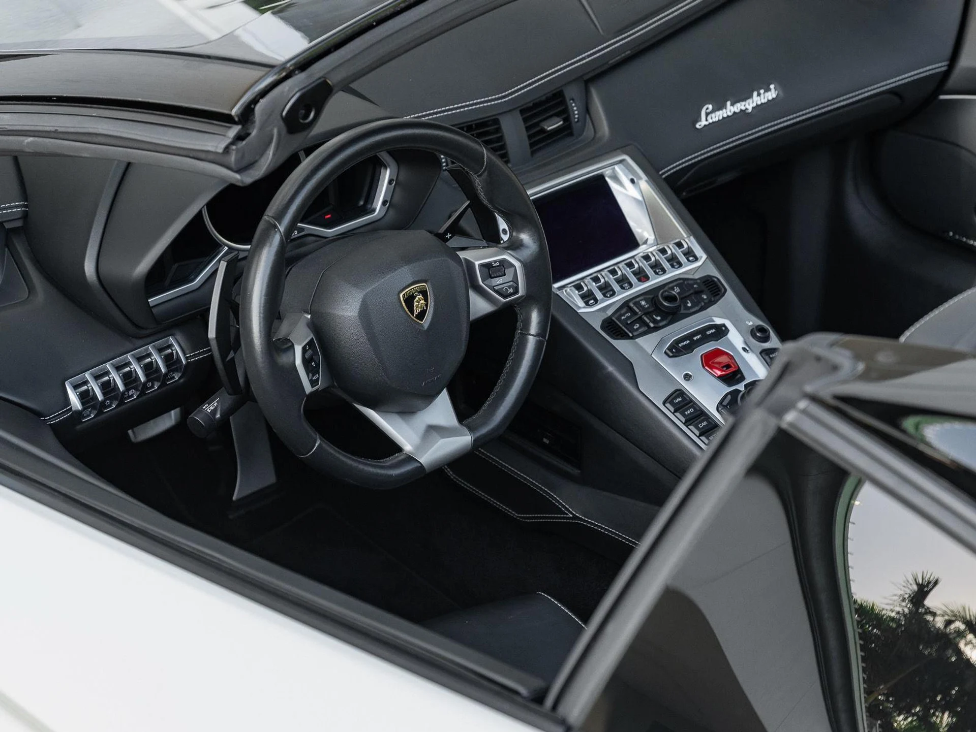 mph045_1232158630_Used_2016_Lamborghini_Aventador_LP_700_4_1777082819_b18ea2a0d9