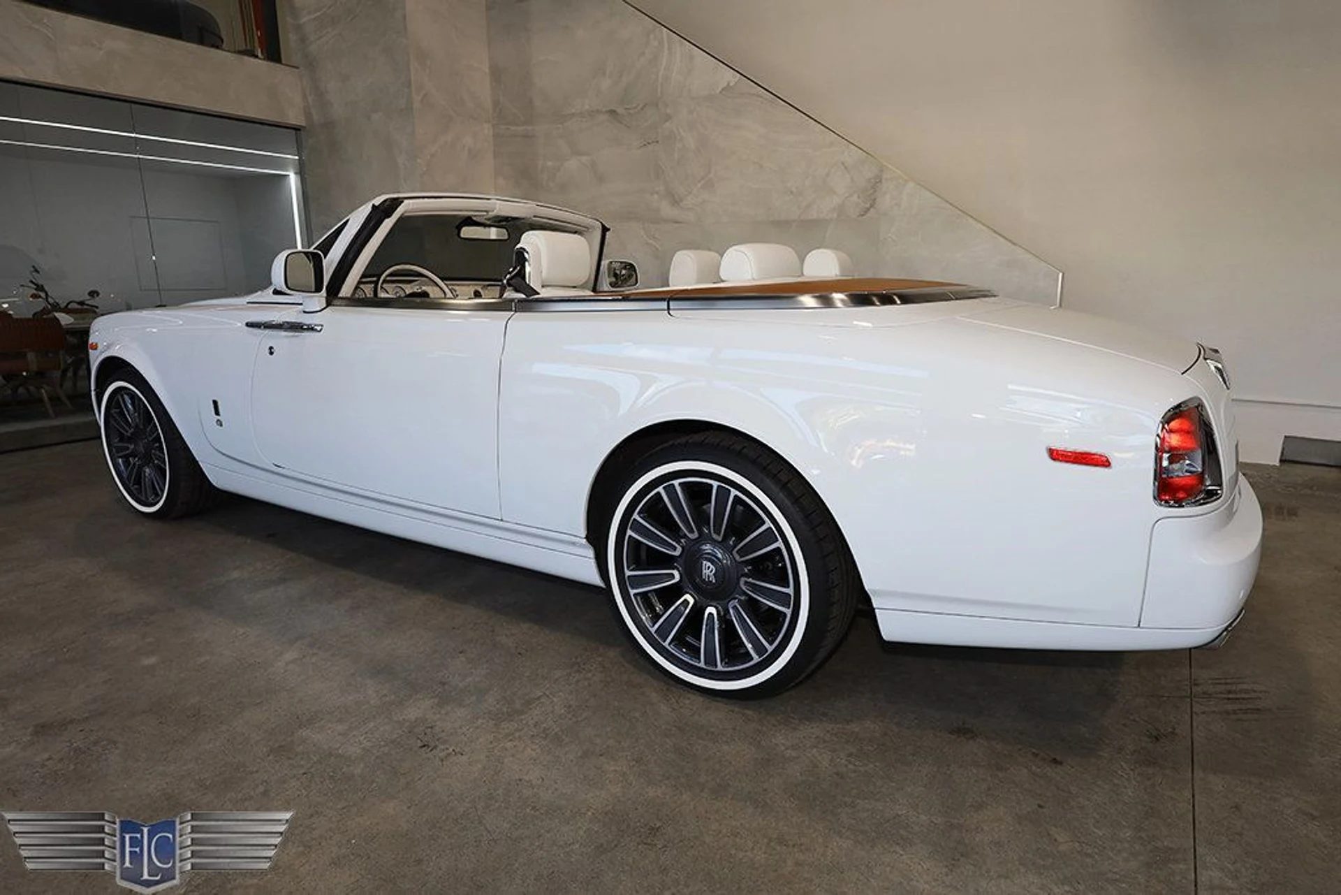 mph045_1257240218_used_2017_rolls_royce_phantom_drophead_covertiblefinaledition_9689_22834890_46_1024_59627f64a8