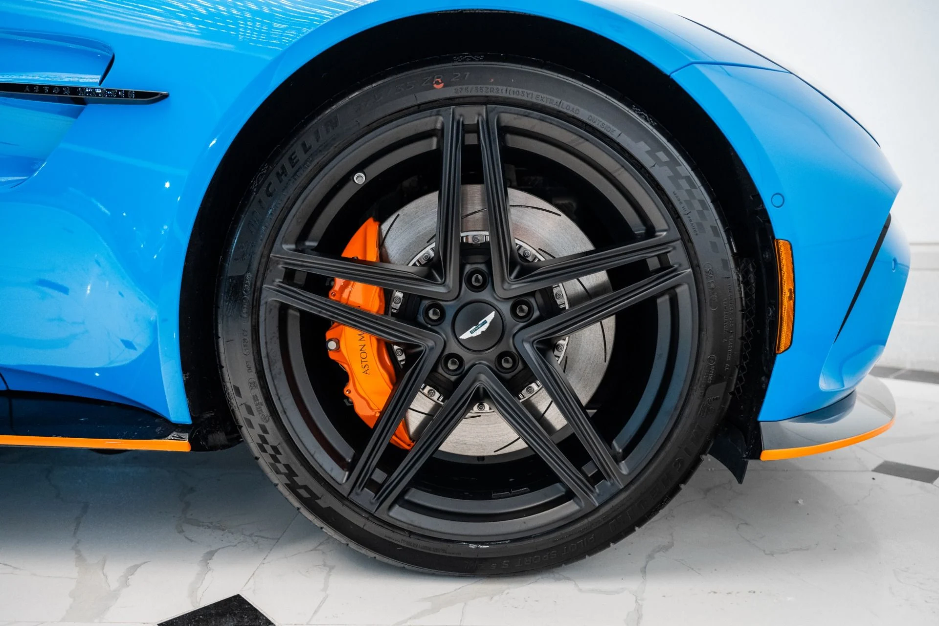 mph045_1265594417_Used_2025_Aston_Martin_Vantage_Coupe_1737041109_52c4306bf5