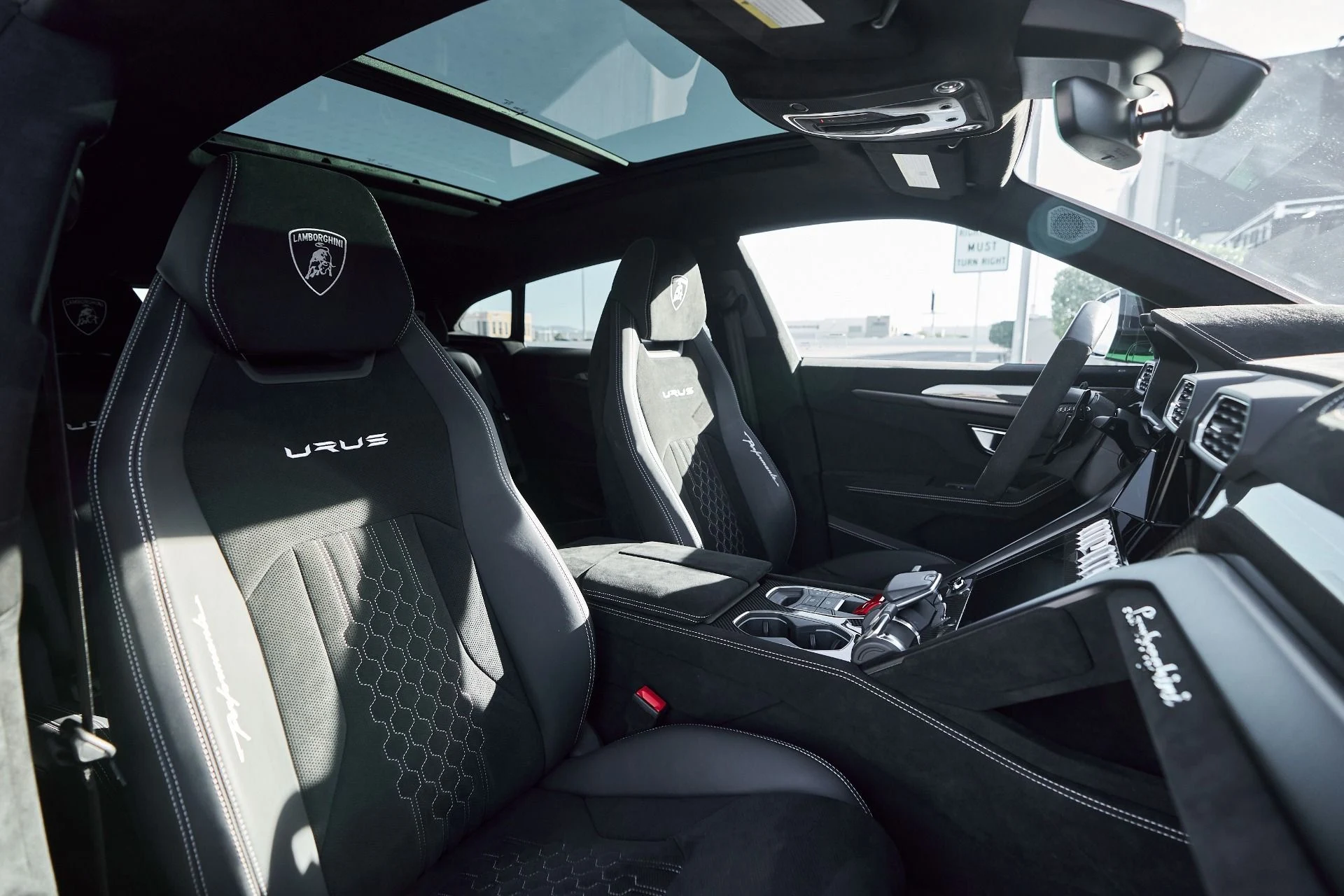 mph045_1266755841_Used_2024_Lamborghini_Urus_Performante_1764124833_04726a207f