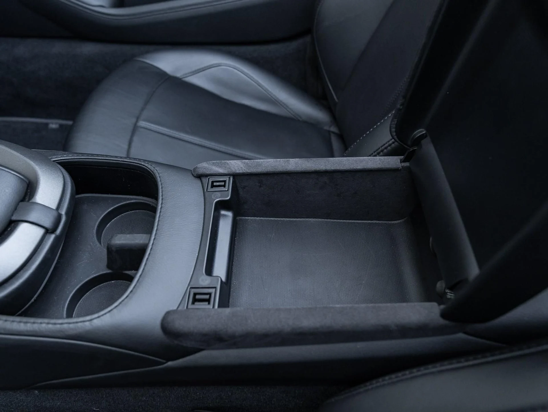 mph045_1271429124_Used_2021_Aston_Martin_Vantage_1763409995_2be61c6891