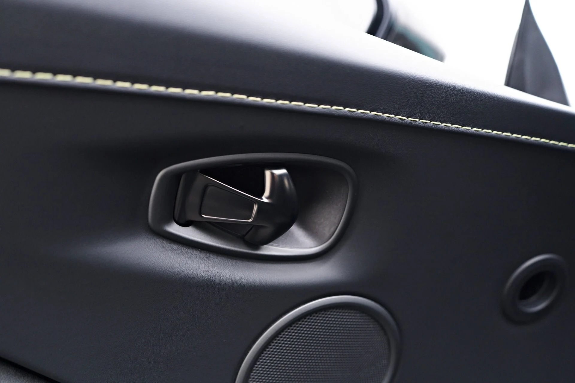 mph045_1287889719_Used_2023_Aston_Martin_Vantage_F1_Edition_1755655668_4e0cc2efcf