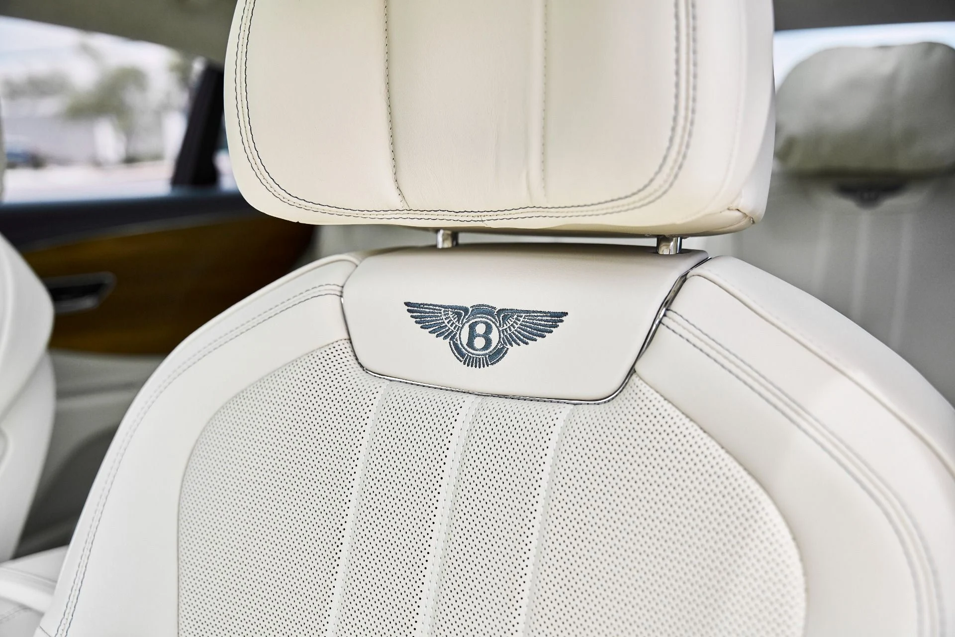 mph045_1293433628_Used_2021_Bentley_Flying_Spur_V8_1779867090_5d25514854