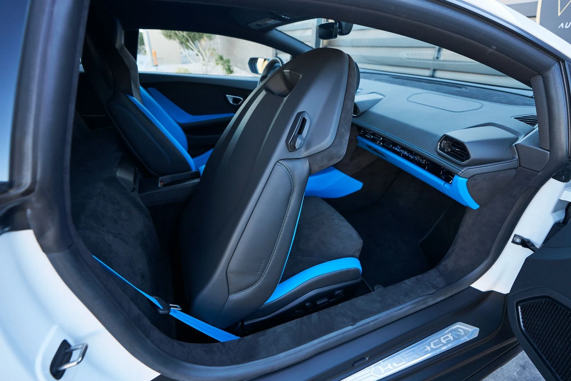 mph045_1300948303_Used_2024_Lamborghini_Huracan_Sterrato_Base_1761068457_c5d34b3445