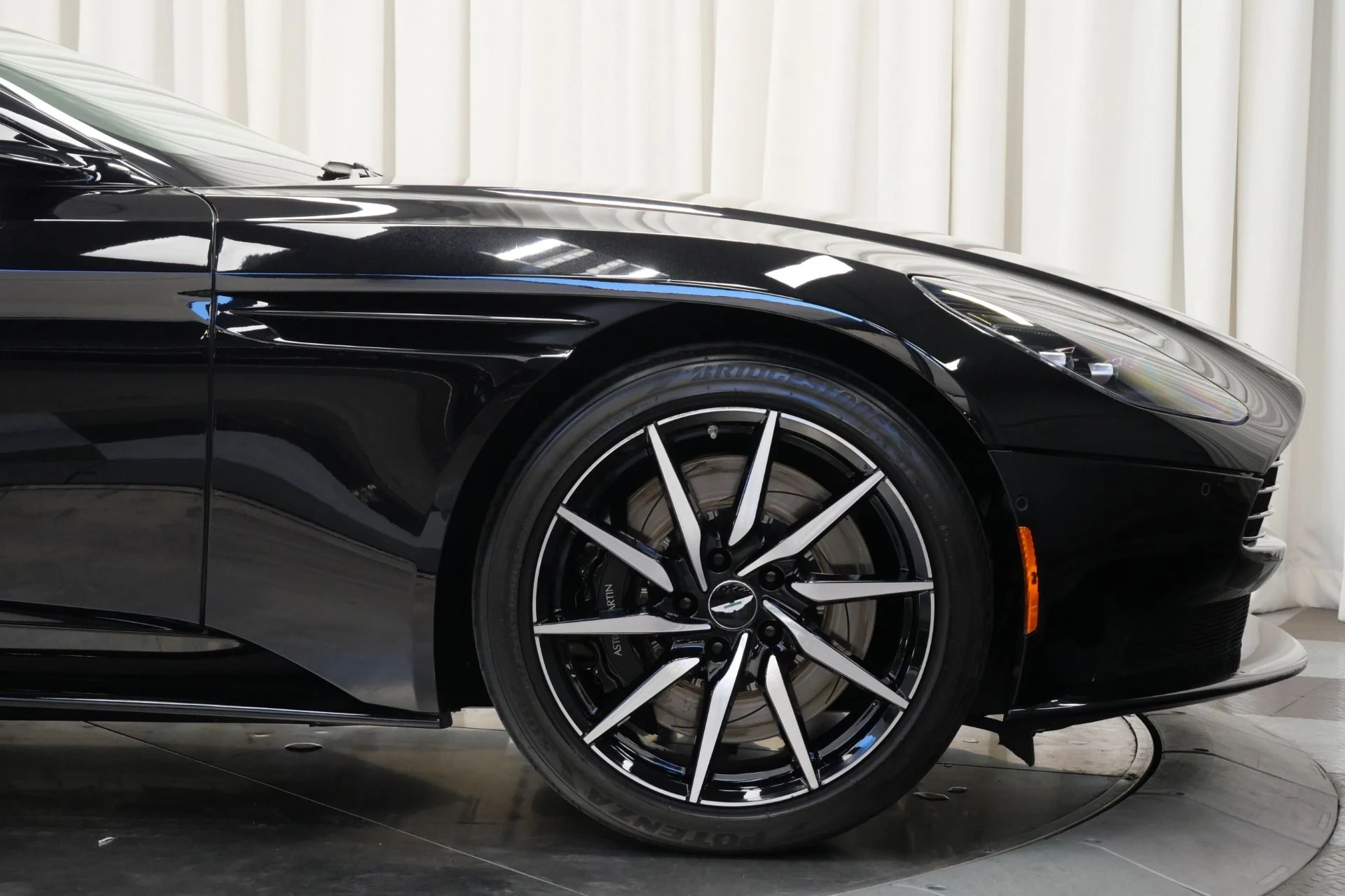 mph045_1315592190_Used_2021_Aston_Martin_DB_11_Volante_1760108226_24c60090cb
