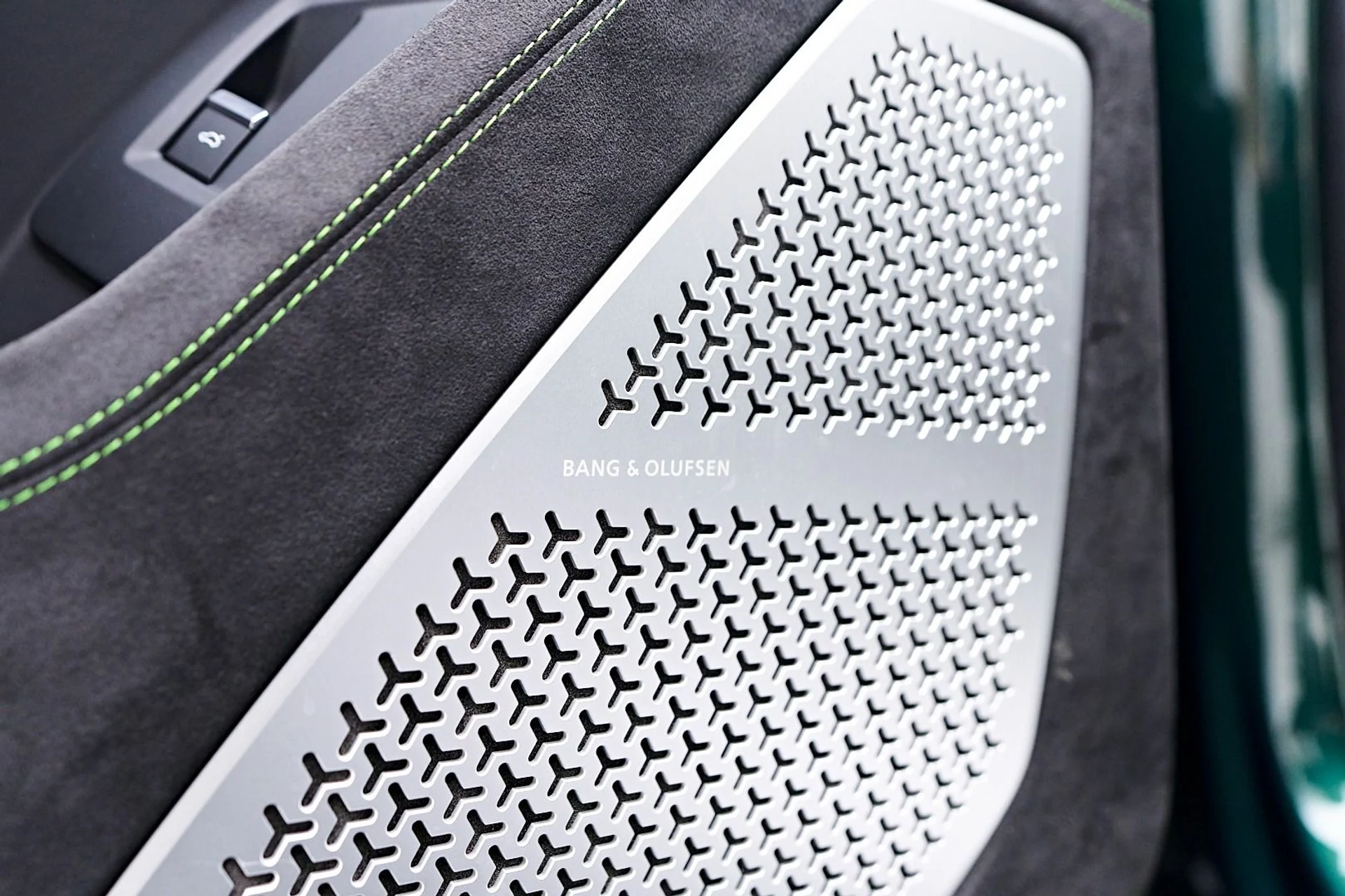 mph045_1343914818_Used_2024_Lamborghini_Urus_S_1745956869_fec8ceeafc