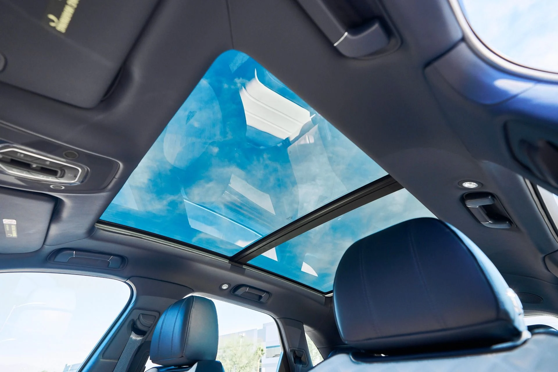 mph045_13708668_Used_2021_Bentley_Bentayga_V8_1764209040_7a0bfc0b55