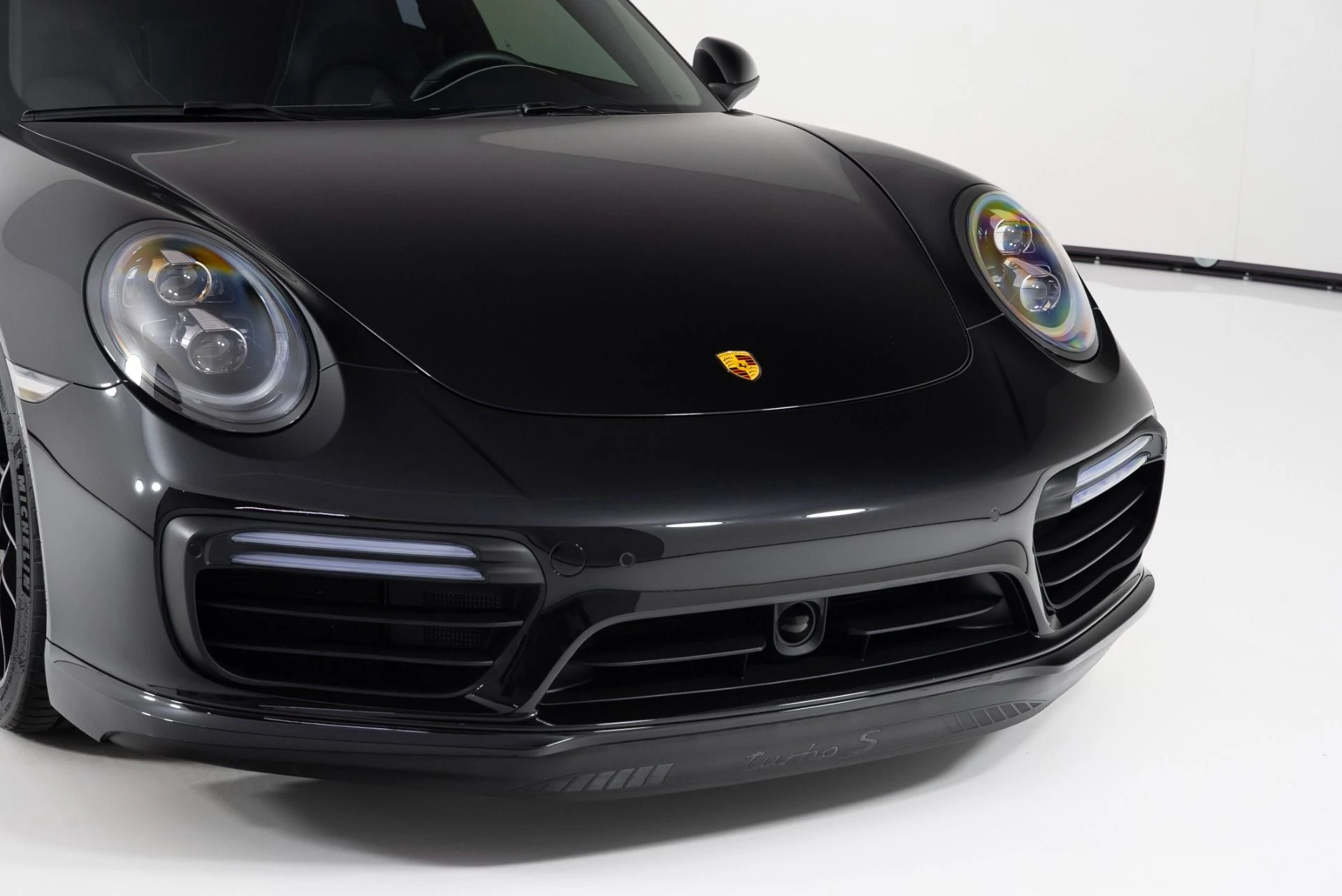 mph045_137317312_Used_2019_Porsche_911_Turbo_S_1757958909_14691ae1e4