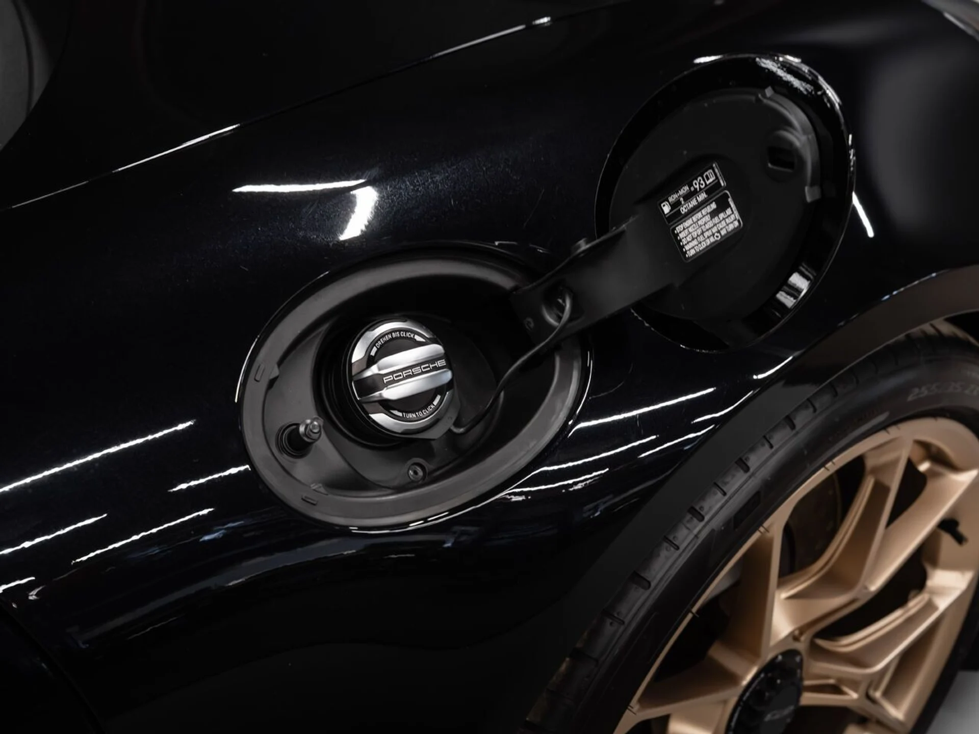 mph045_1379665459_porsche_911_2022_1ed808e178