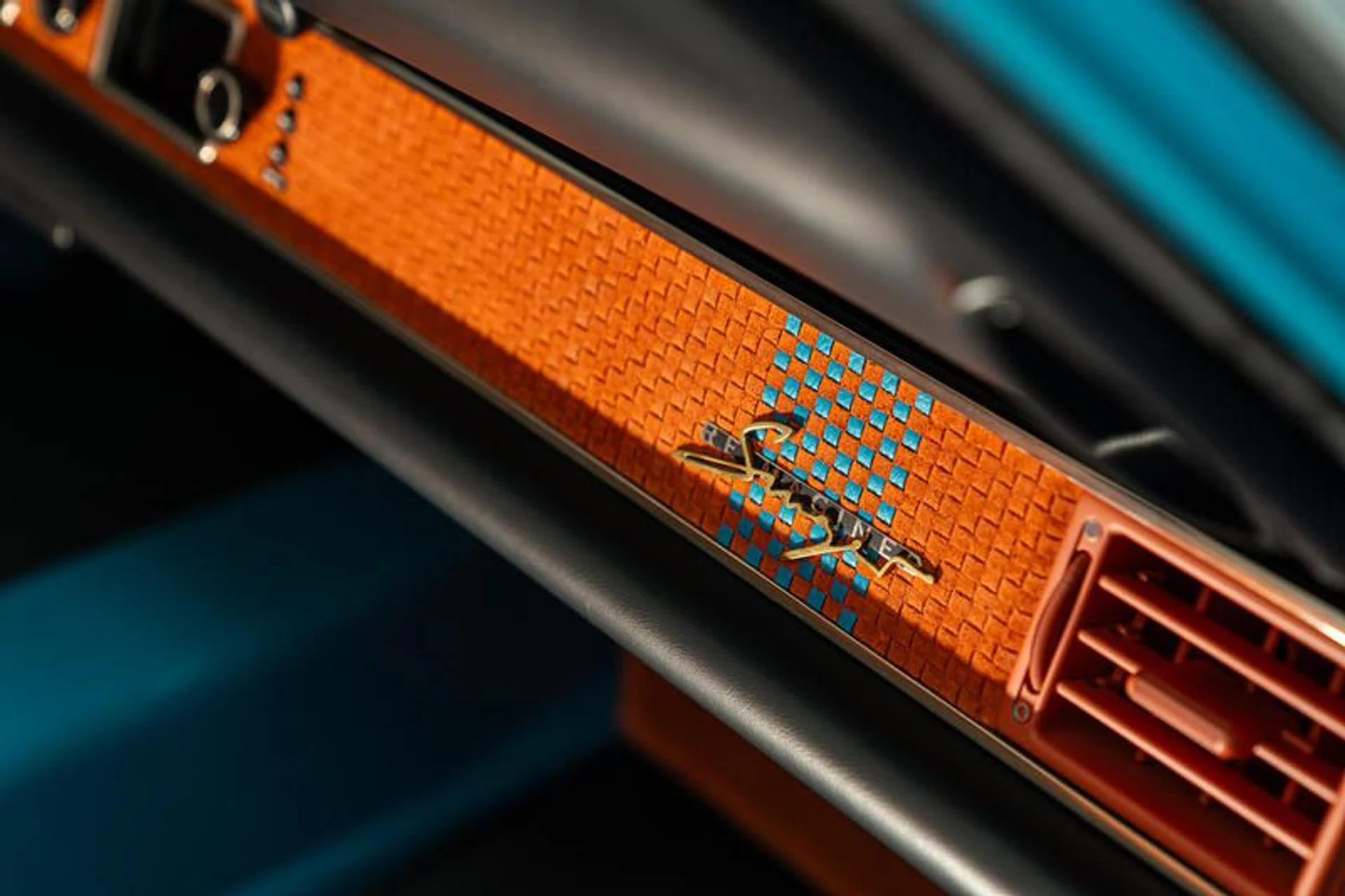 mph045_1388563709_4_FB_915_F4_1_A20_4_E4_E_945_C_F493_B0_F67_F76_42f5abfc99