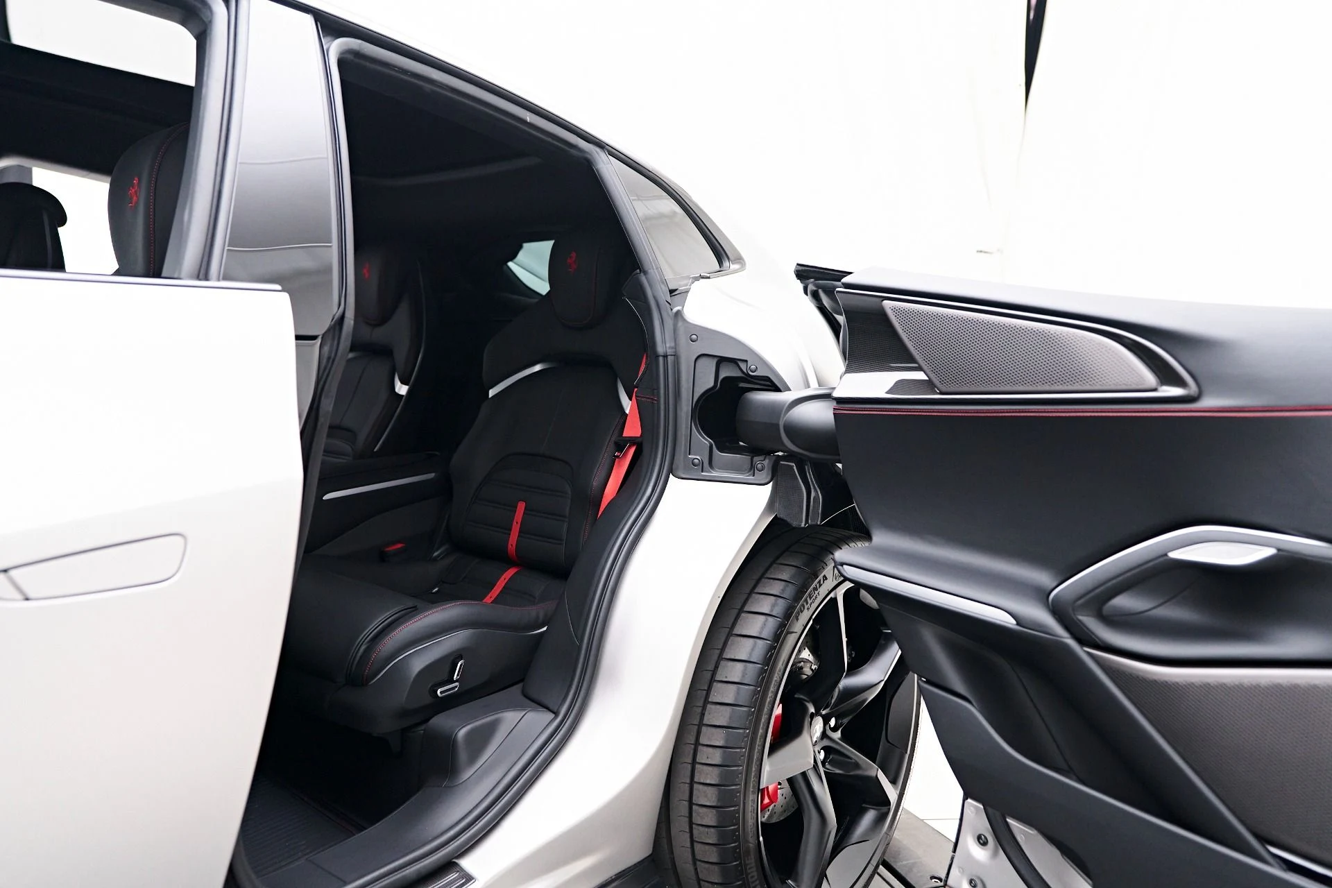 mph045_1390124493_Used_2024_Ferrari_Purosangue_Base_1757201177_c0371e3202