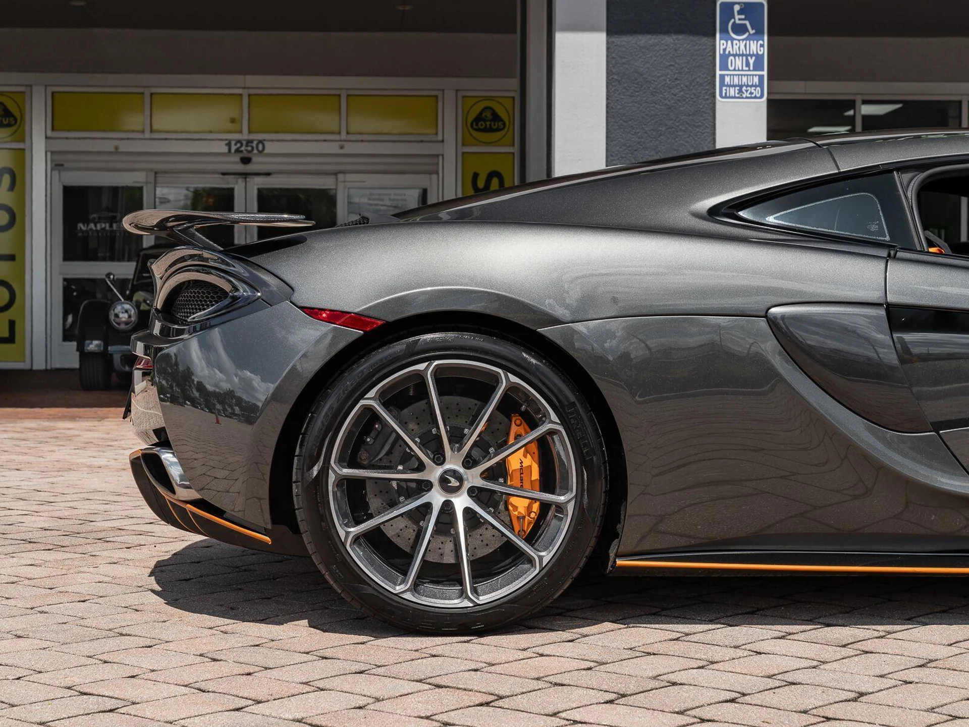 mph045_1390299244_Used_2019_Mc_Laren_570_GT_Coupe_1785532159_8aa1792142