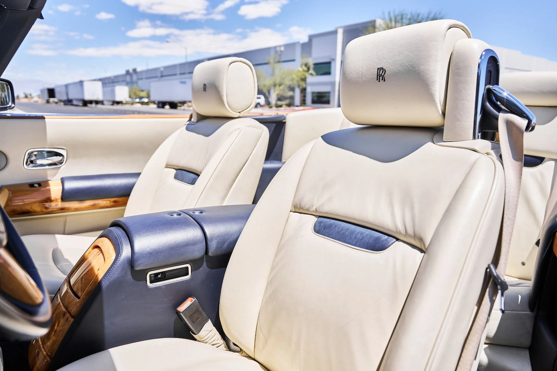 mph045_1402125745_Used_2009_Rolls_Royce_Phantom_Drophead_Coupe_Base_1779209698_7de9197eaf