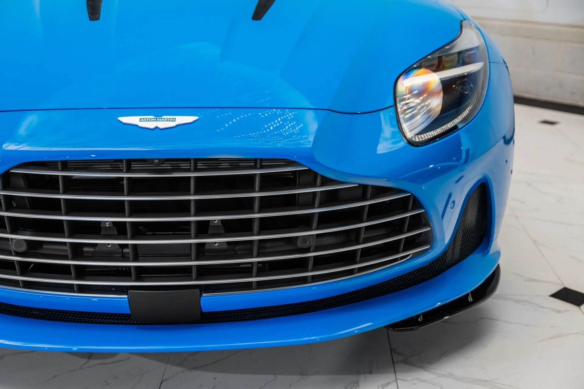 mph045_1409209351_Used_2025_Aston_Martin_DB_12_Volante_1741214270_9466e3513e