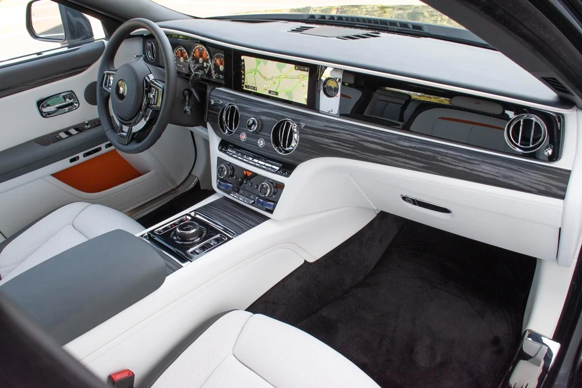 mph045_1442398789_Used_2024_Rolls_Royce_Ghost_1733915394_6a4500e7ac