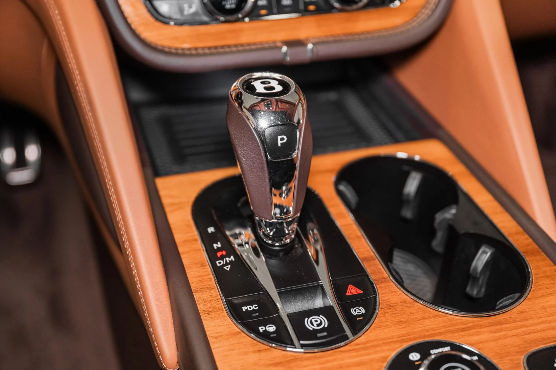mph045_1463220838_Used_2022_Bentley_Bentayga_V8_1792247818_9d17e9d000
